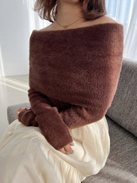 オフショルダーシャギーニット