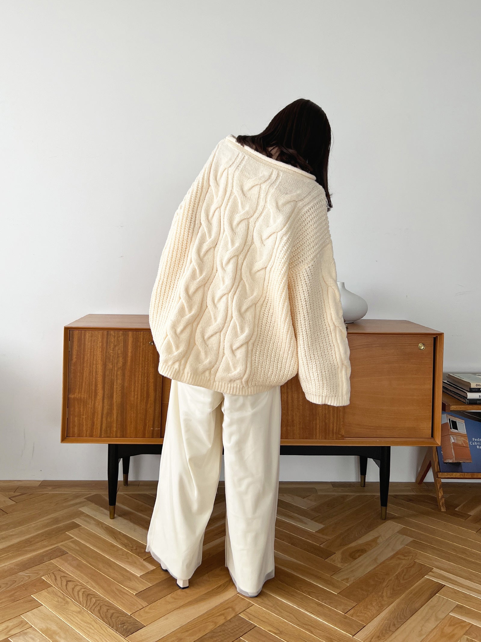 オーバーサイズケーブルニット