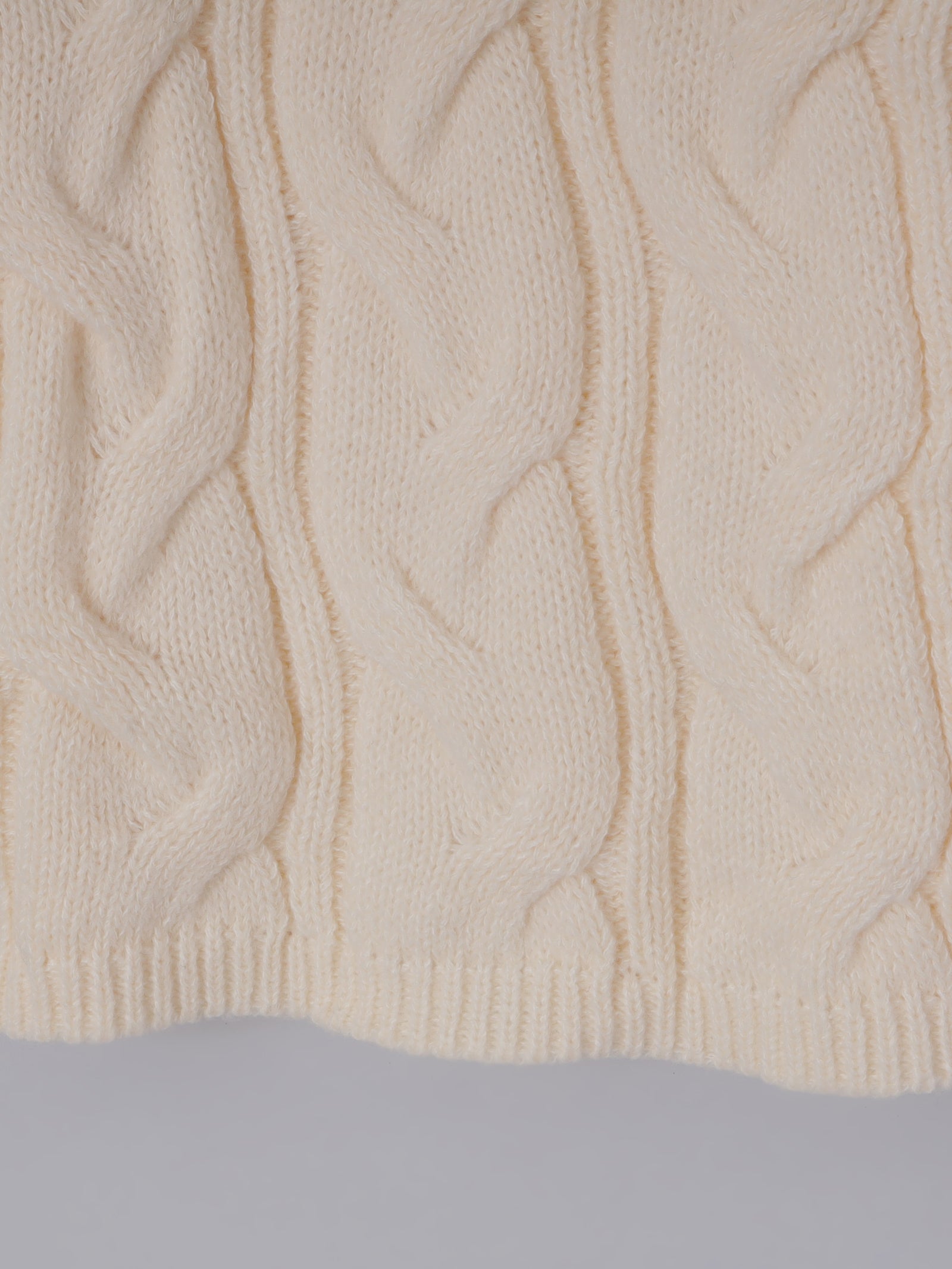 オーバーサイズケーブルニット