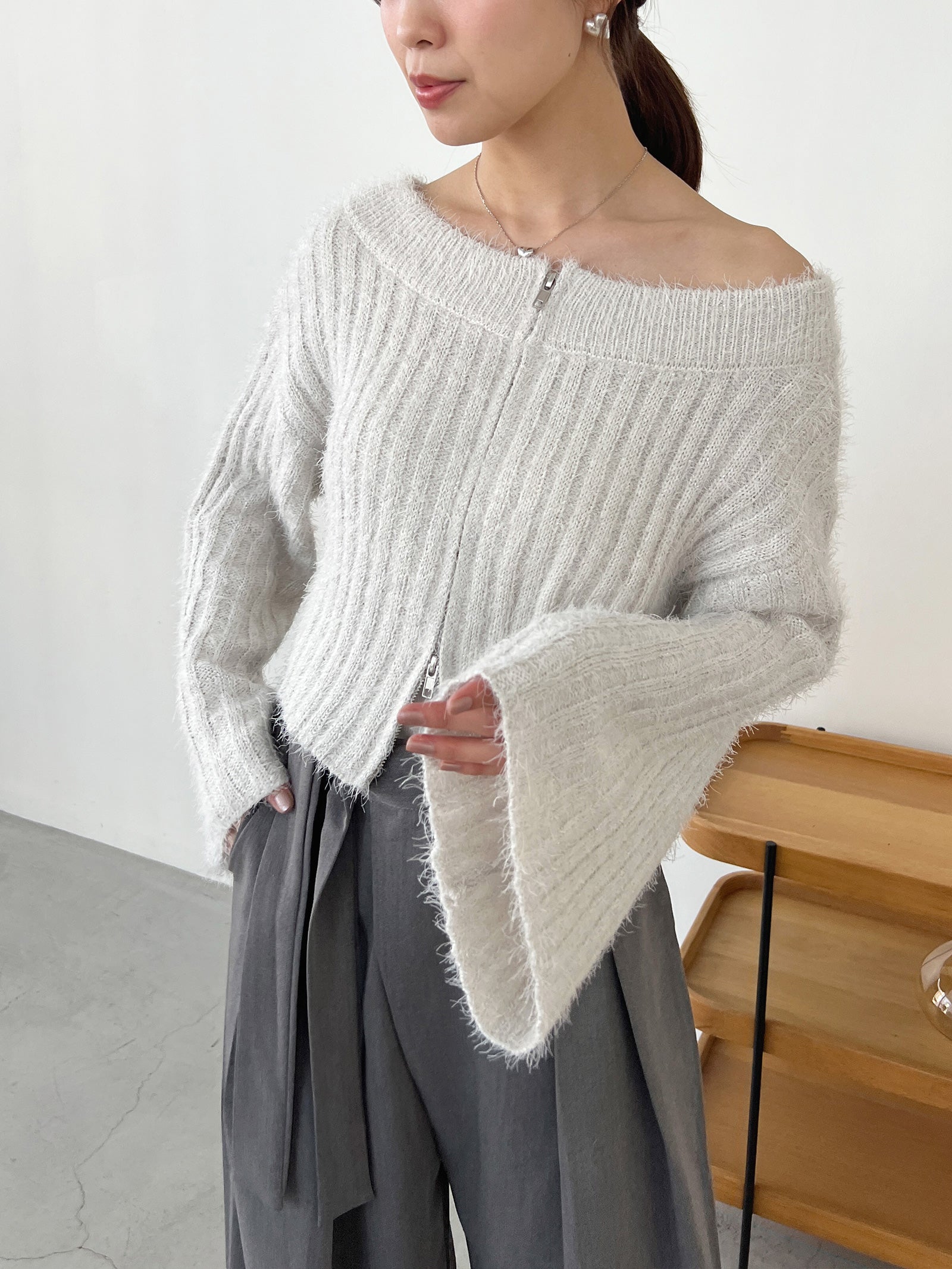 ボートネックラメジップニット