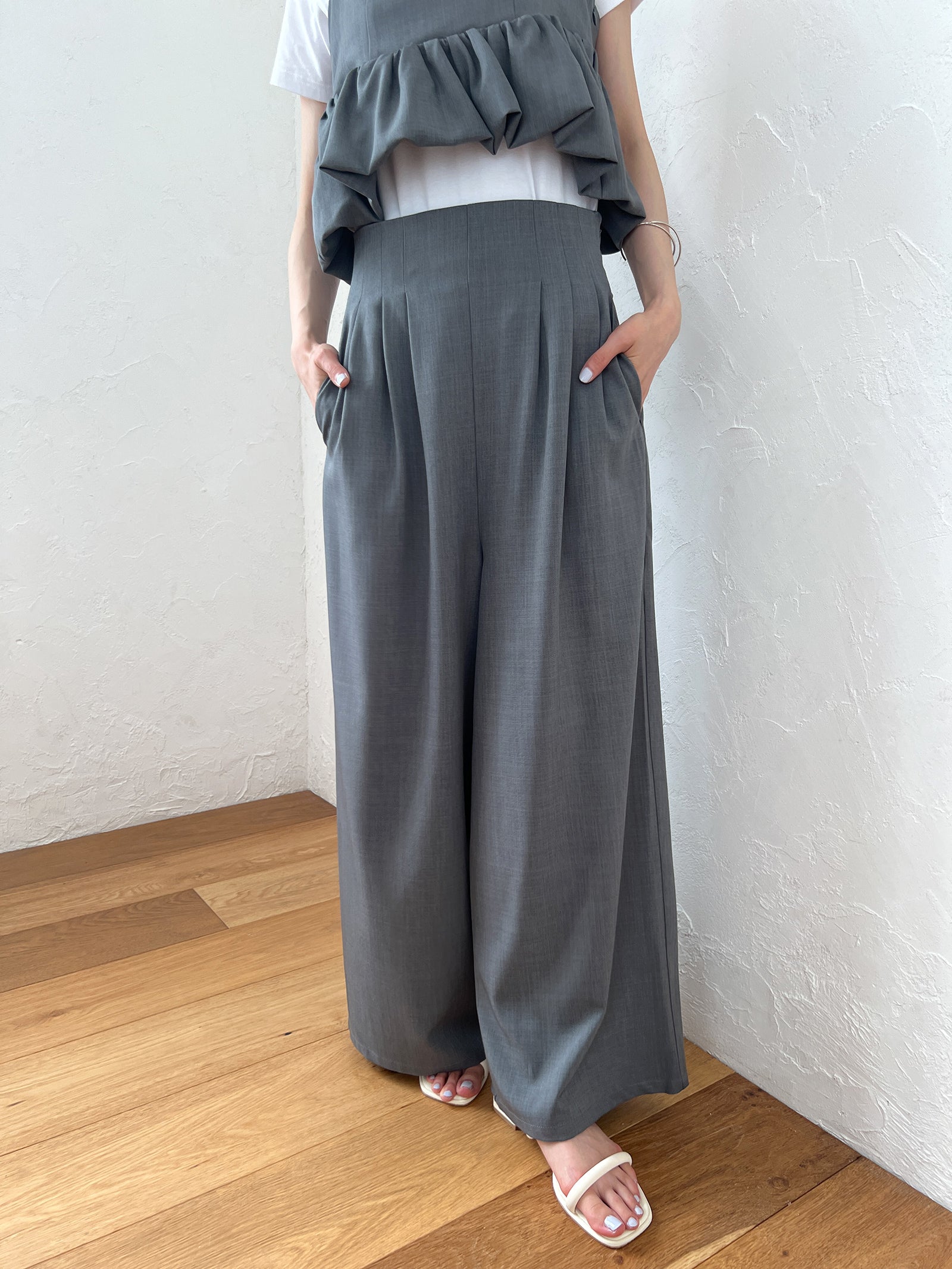 ハイウエストタックパンツ