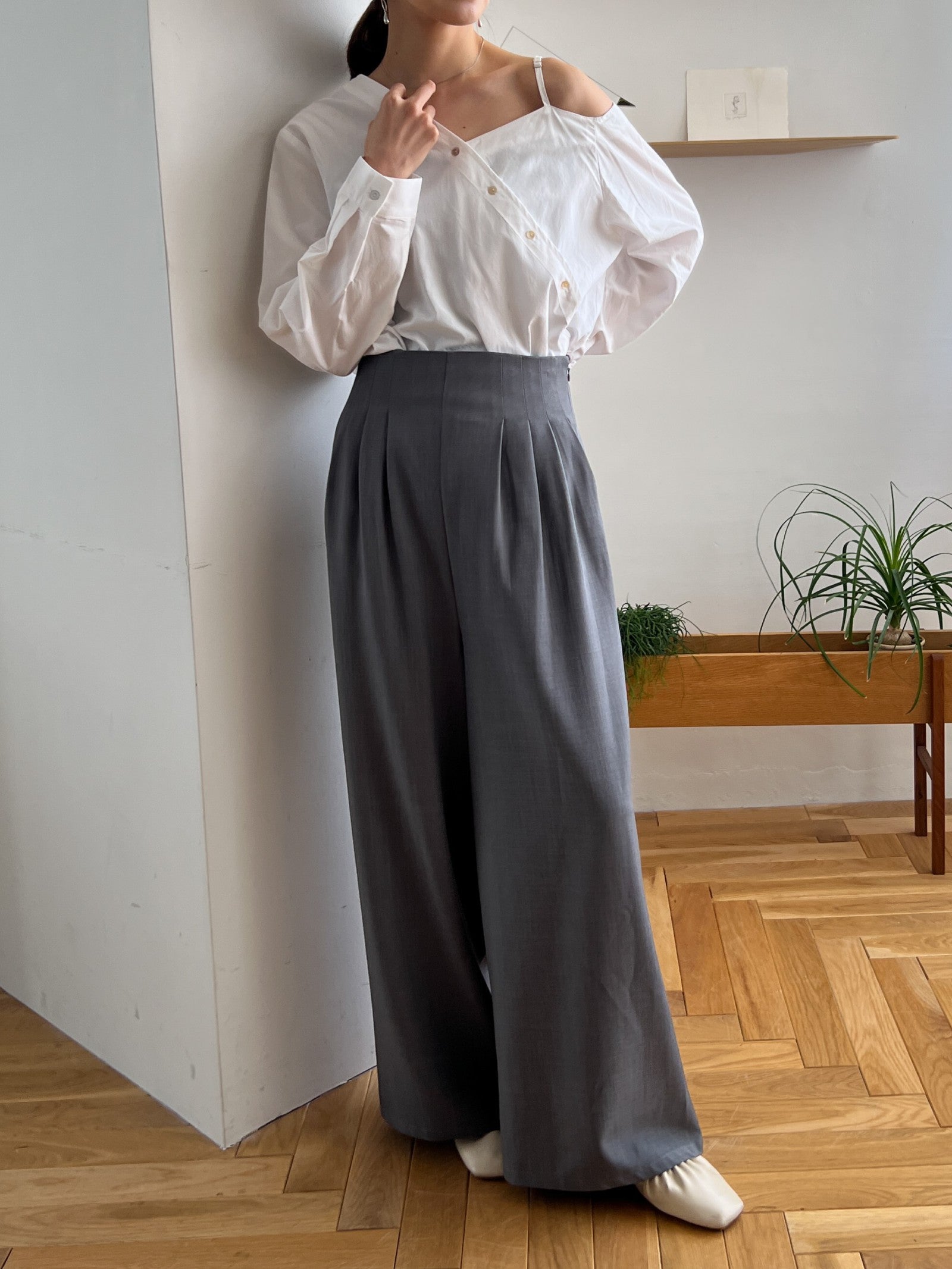 ハイウエストタックパンツ