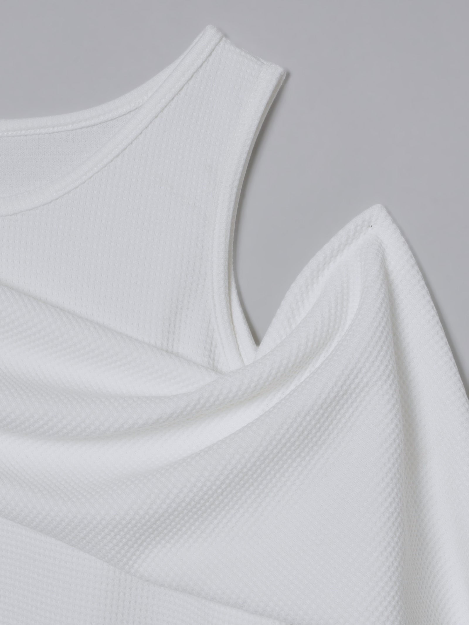 ショルダーカットワッフルトップス