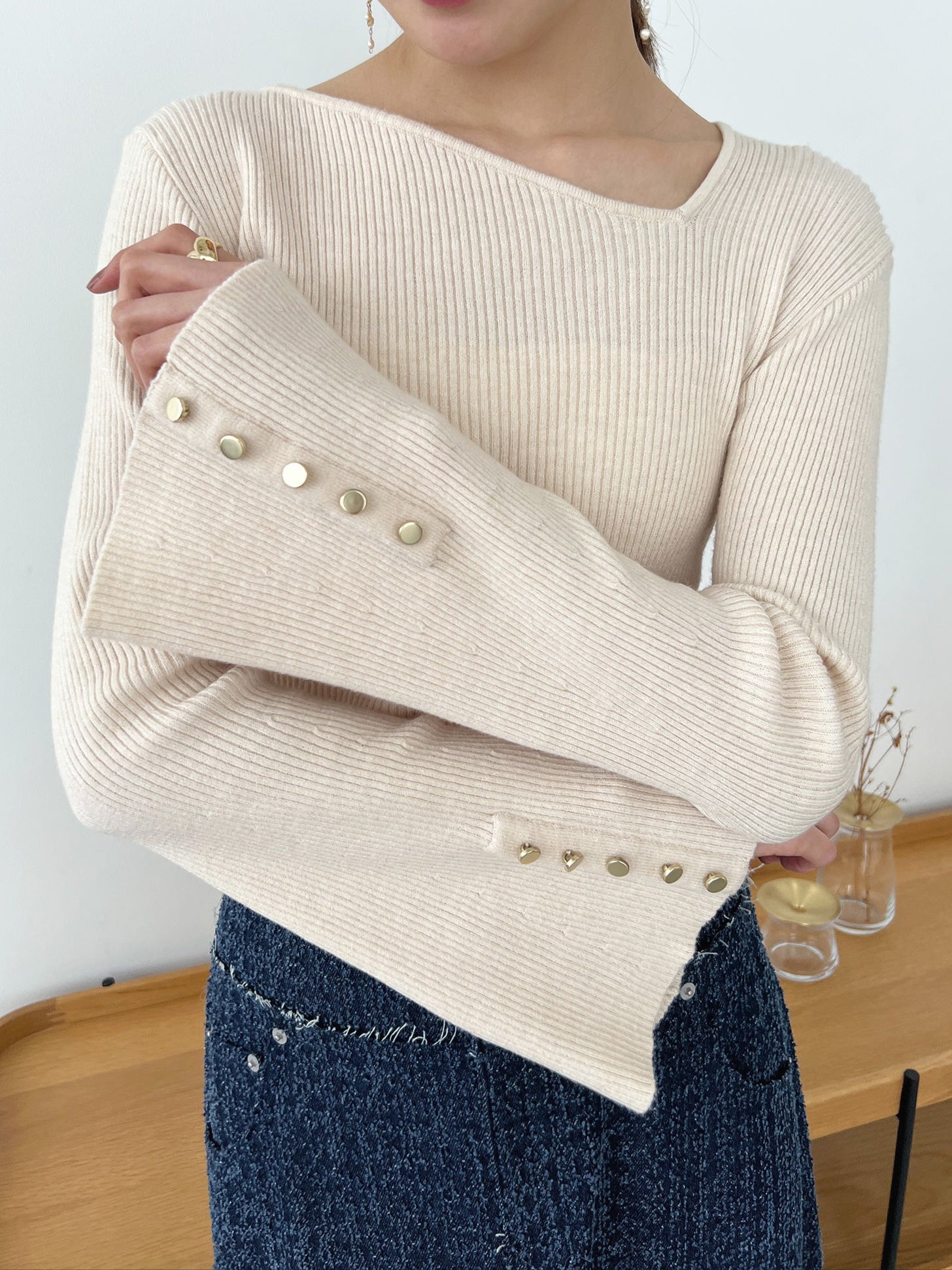 アシンメトリーネックリブニット