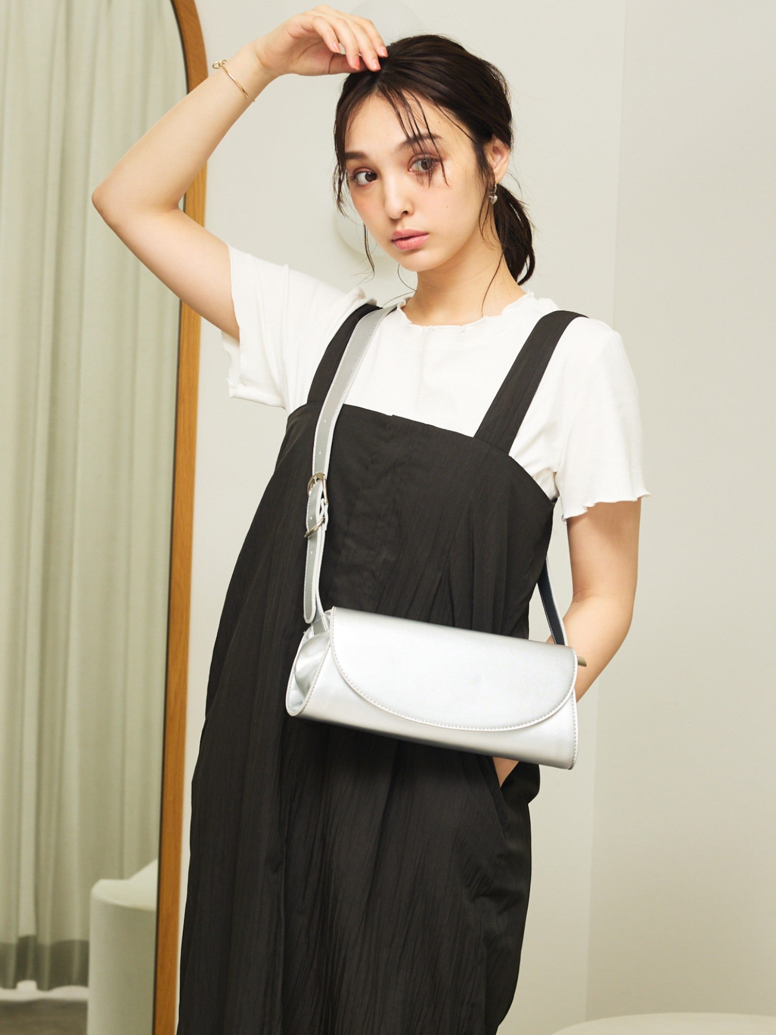 calin ショルダーバッグ　黒 ロールショルダーバッグ