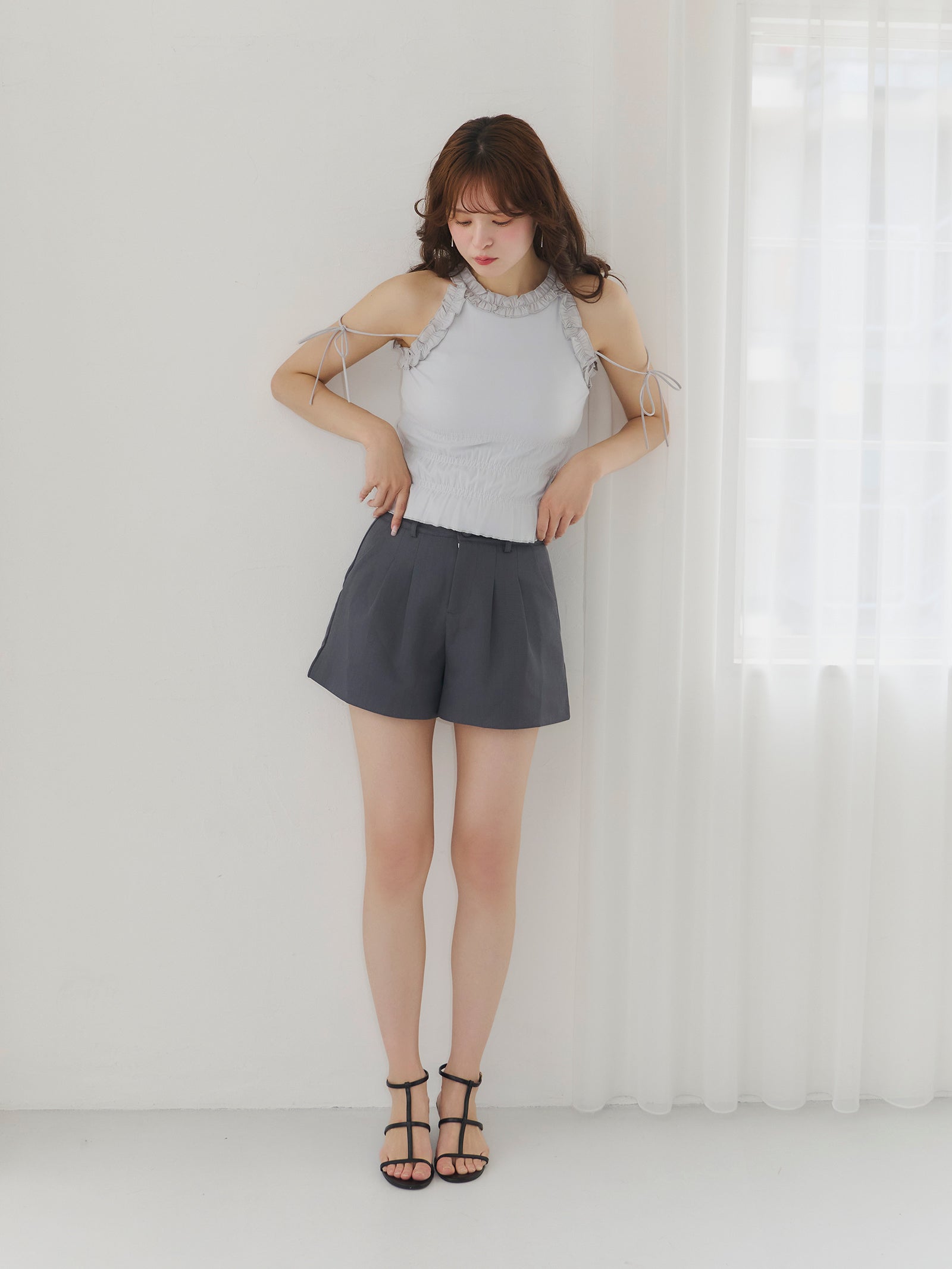 ホルターネックフリルトップス