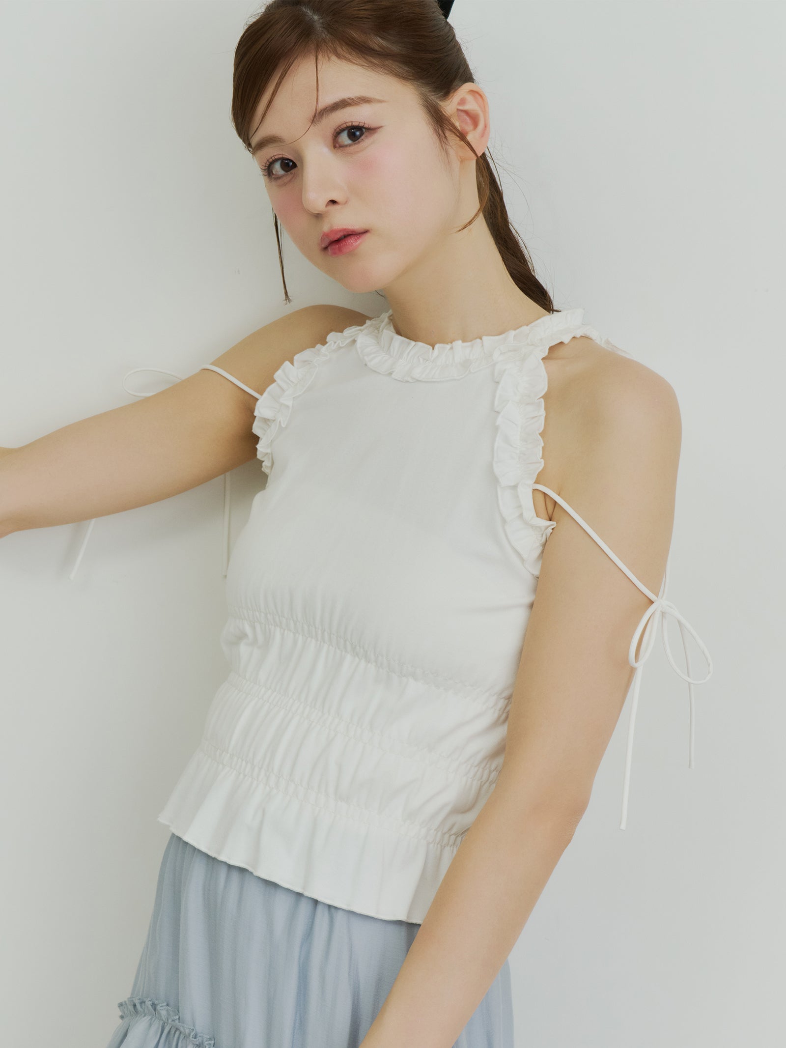 ホルターネックフリルトップス