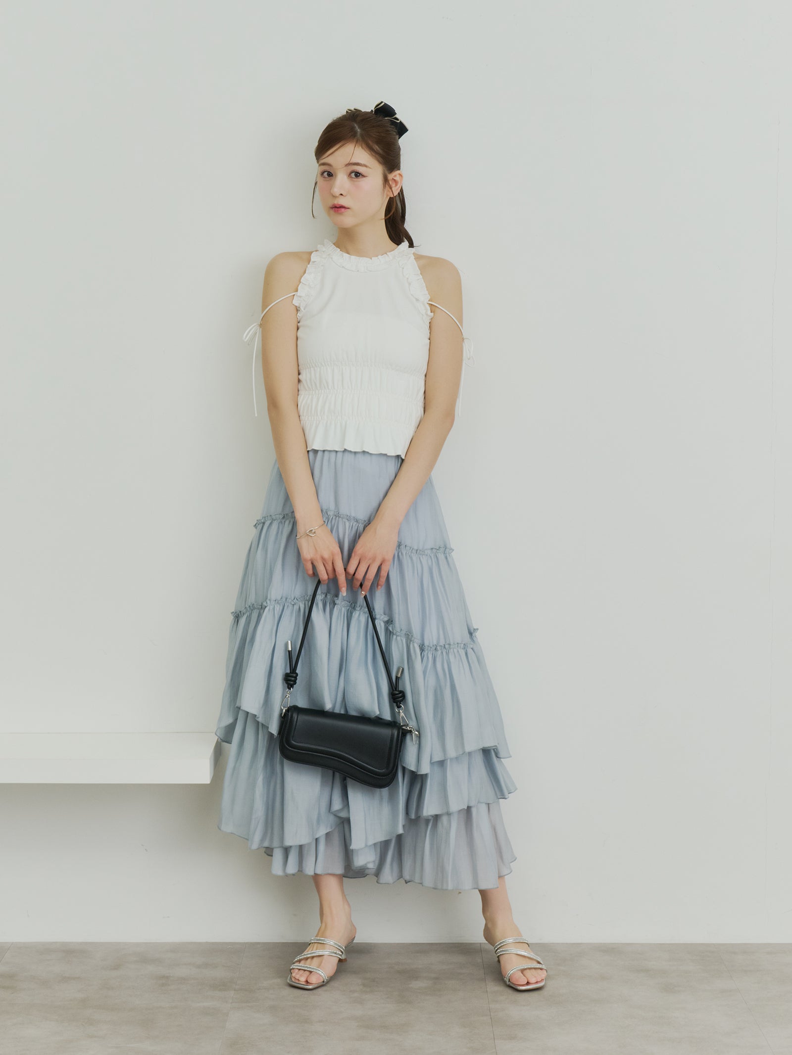 ホルターネックフリルトップス