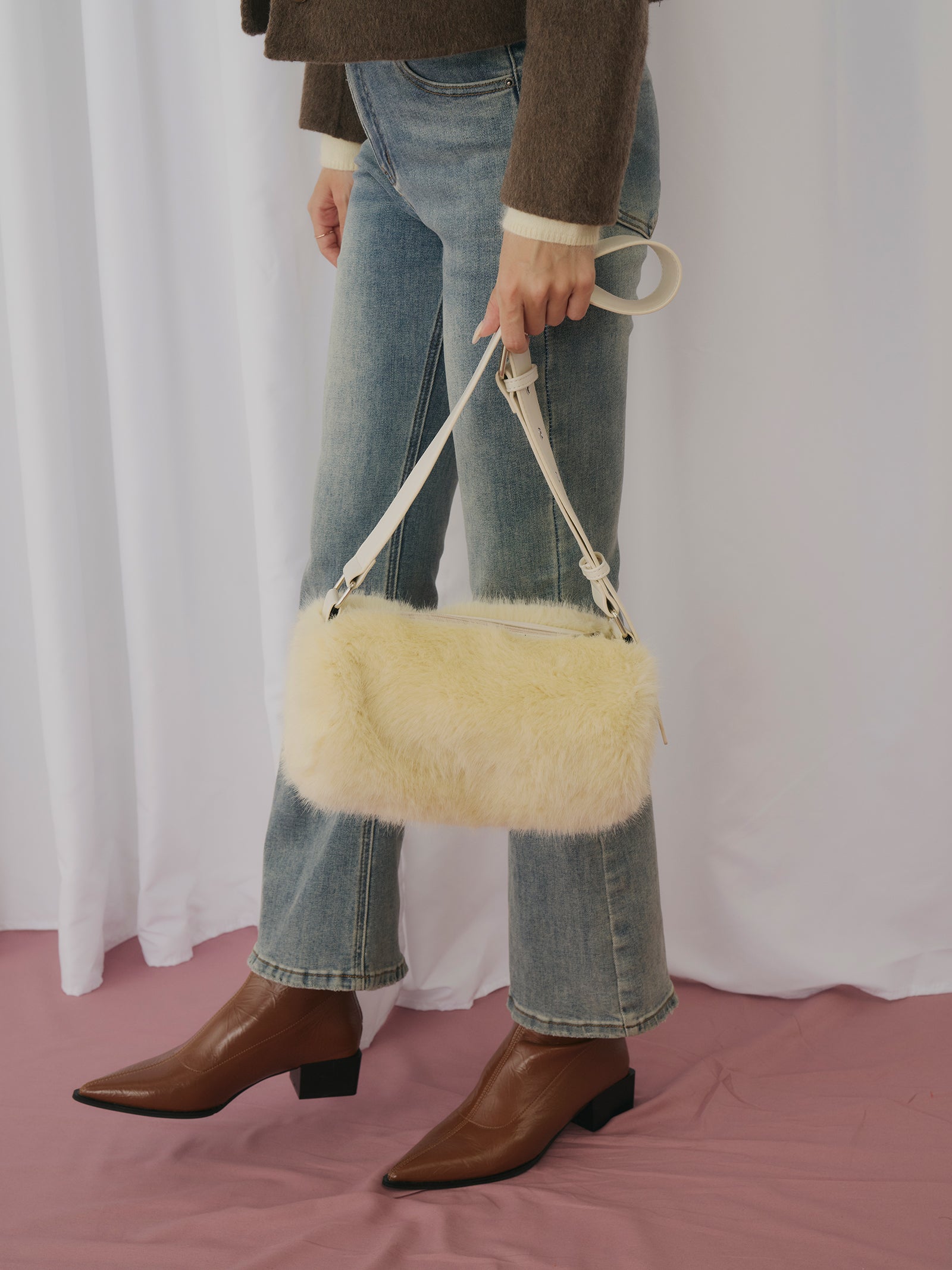 ラウンドベルトファーバッグ