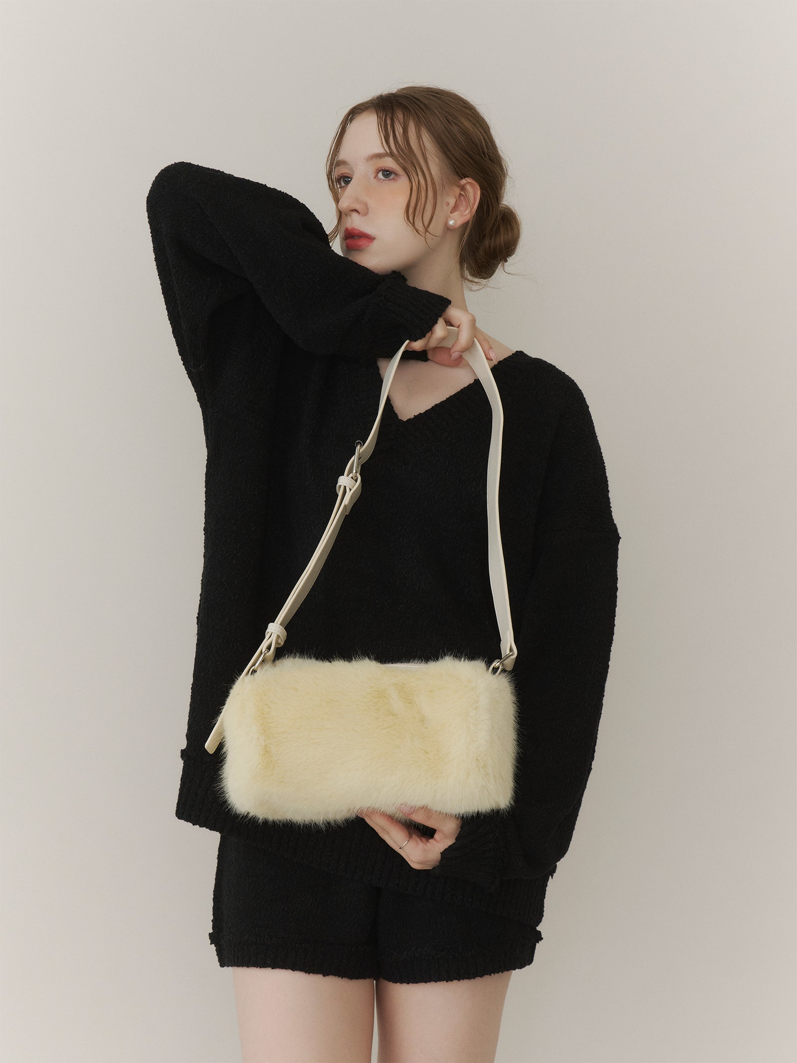 ラウンドベルトファーバッグ