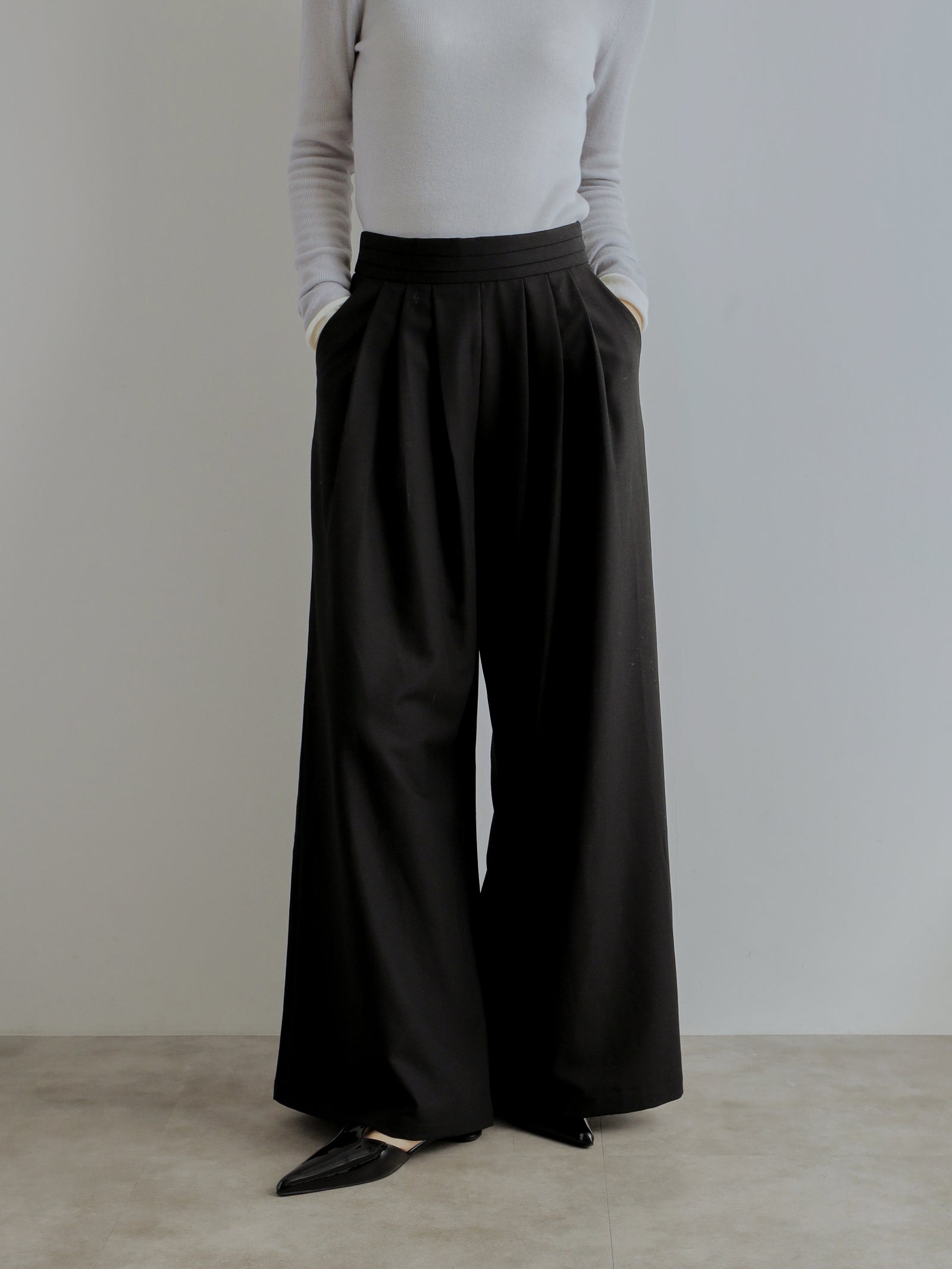 スリータックワイドパンツ
