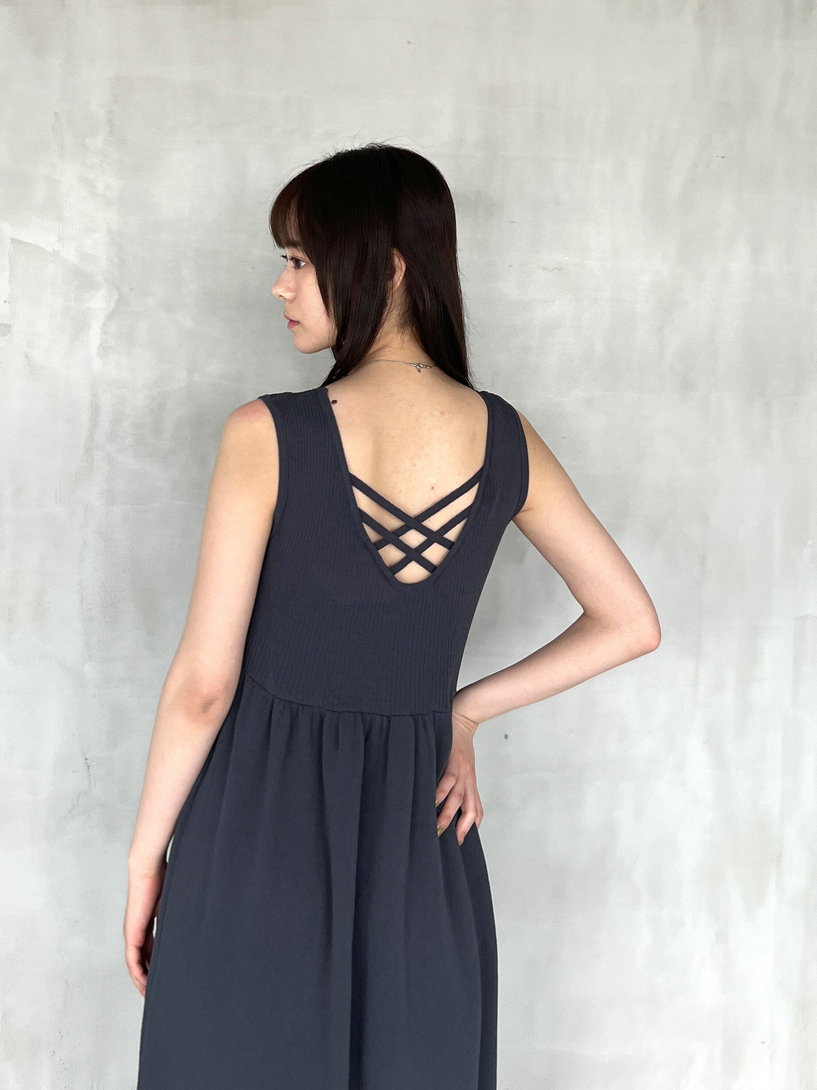 バックシャンノースリニットワンピース