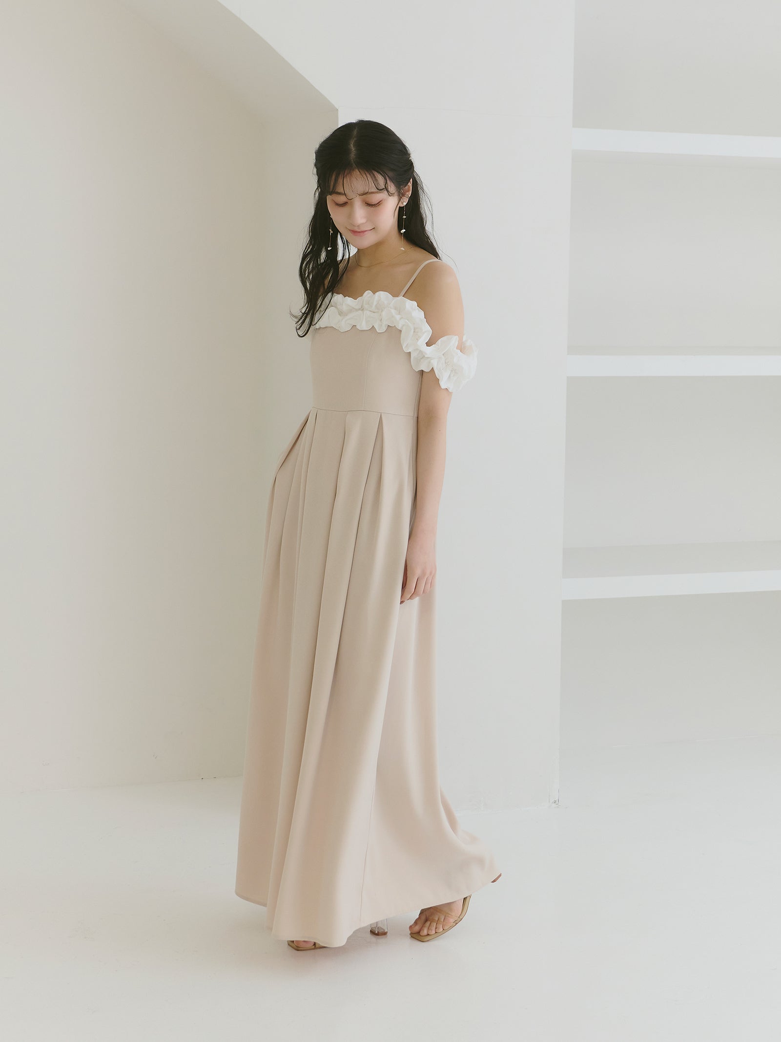 ショルダーフリルタックワンピース Kanako×Olu.】ショルダーフリルタックワンピース