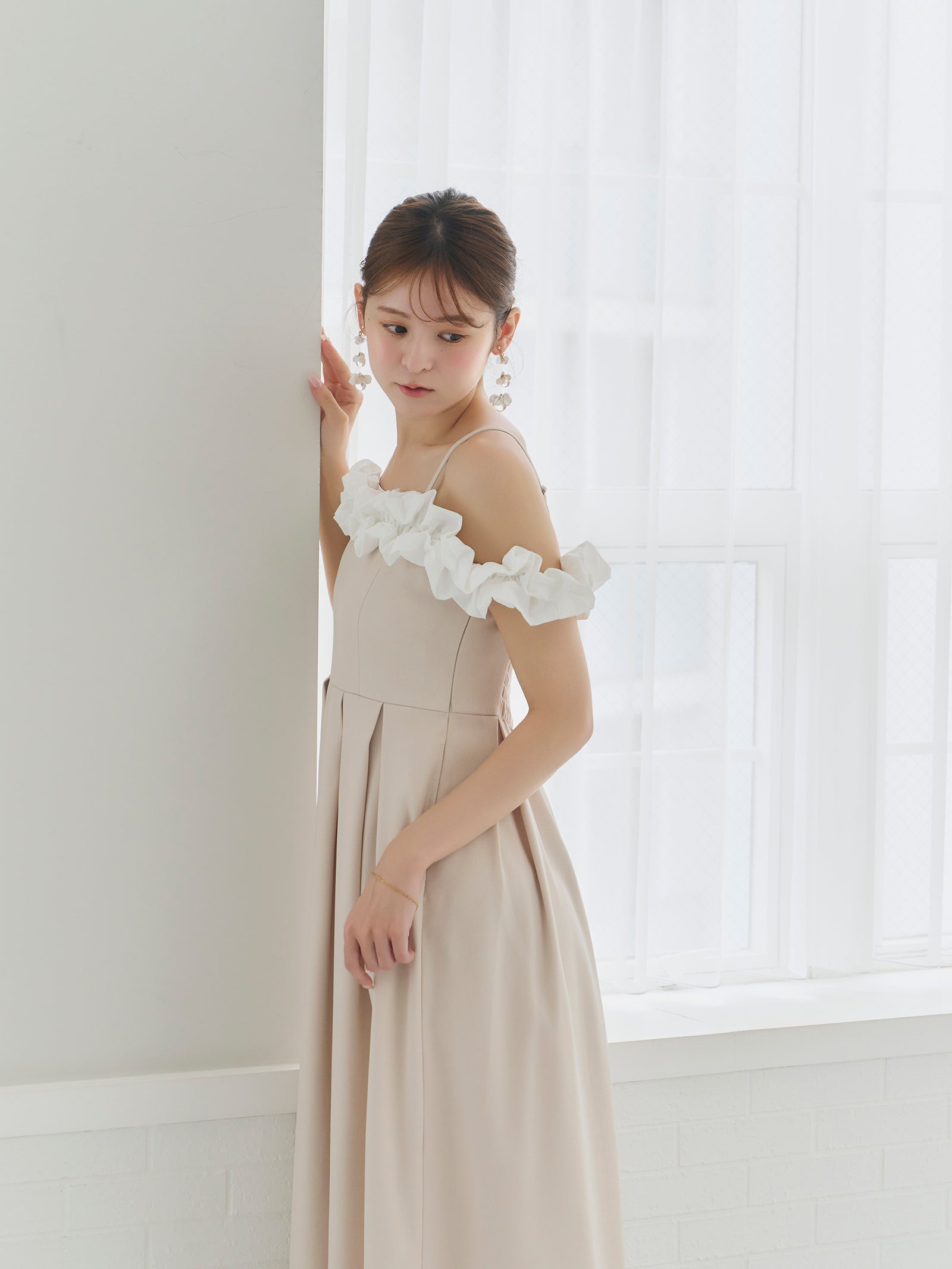 【一部予約】【Kanako×Olu.】ショルダーフリルタックワンピース【発送予定日 8月中旬~8月下旬】