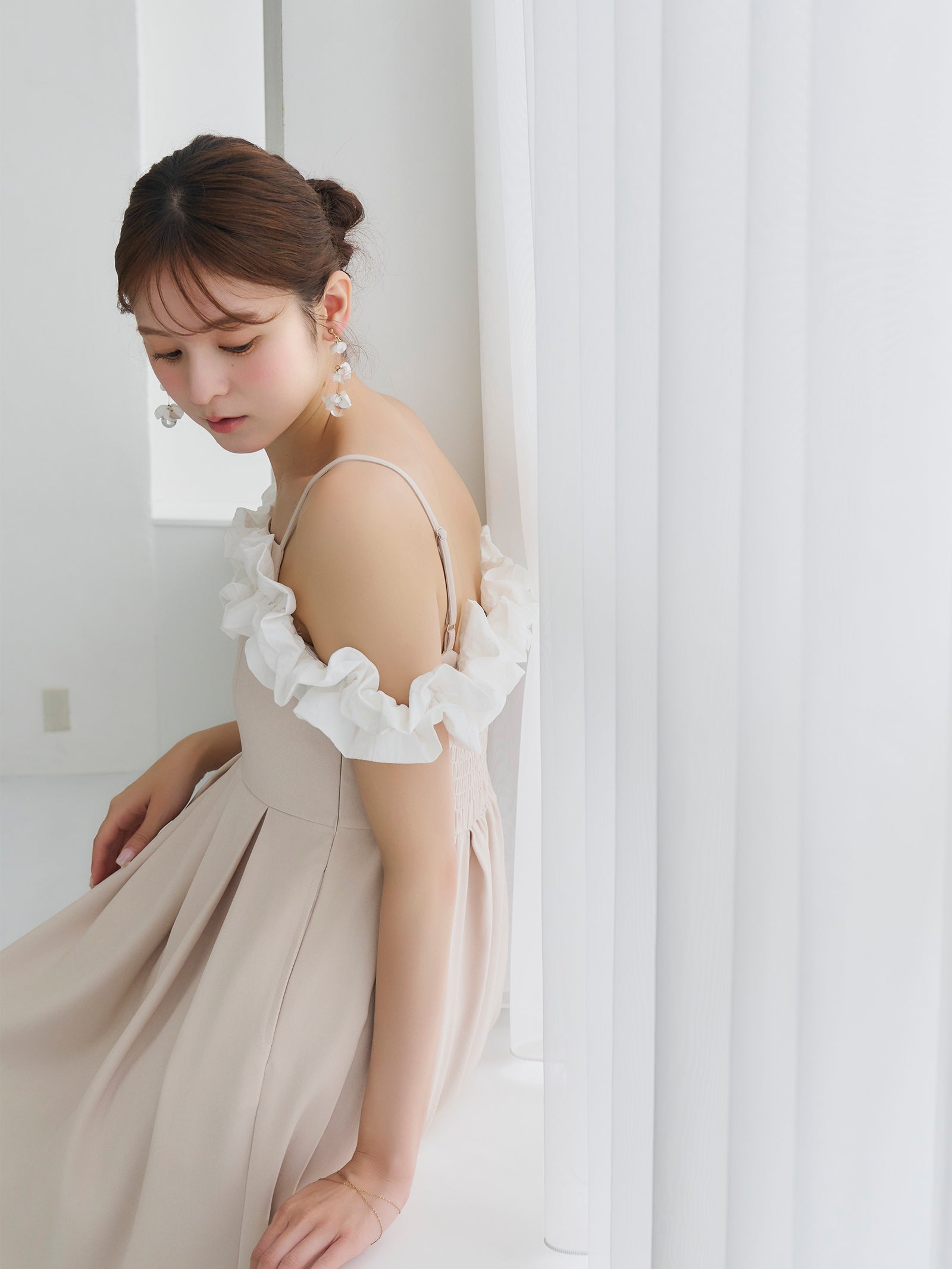 【一部予約】【Kanako×Olu.】ショルダーフリルタックワンピース【発送予定日 8月中旬~8月下旬】