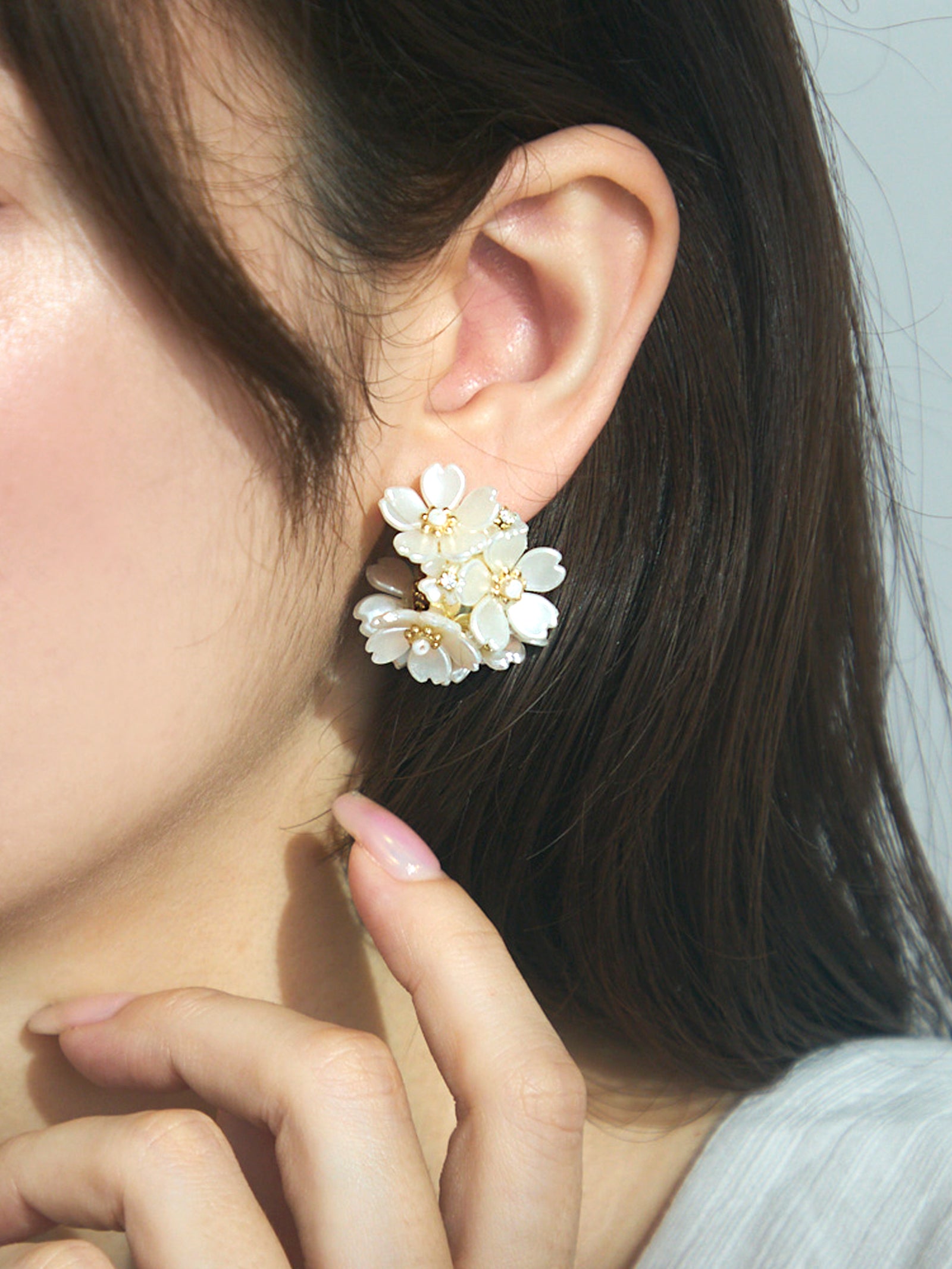 お花ピアス♡ホワイト フラワーモチーフピアス