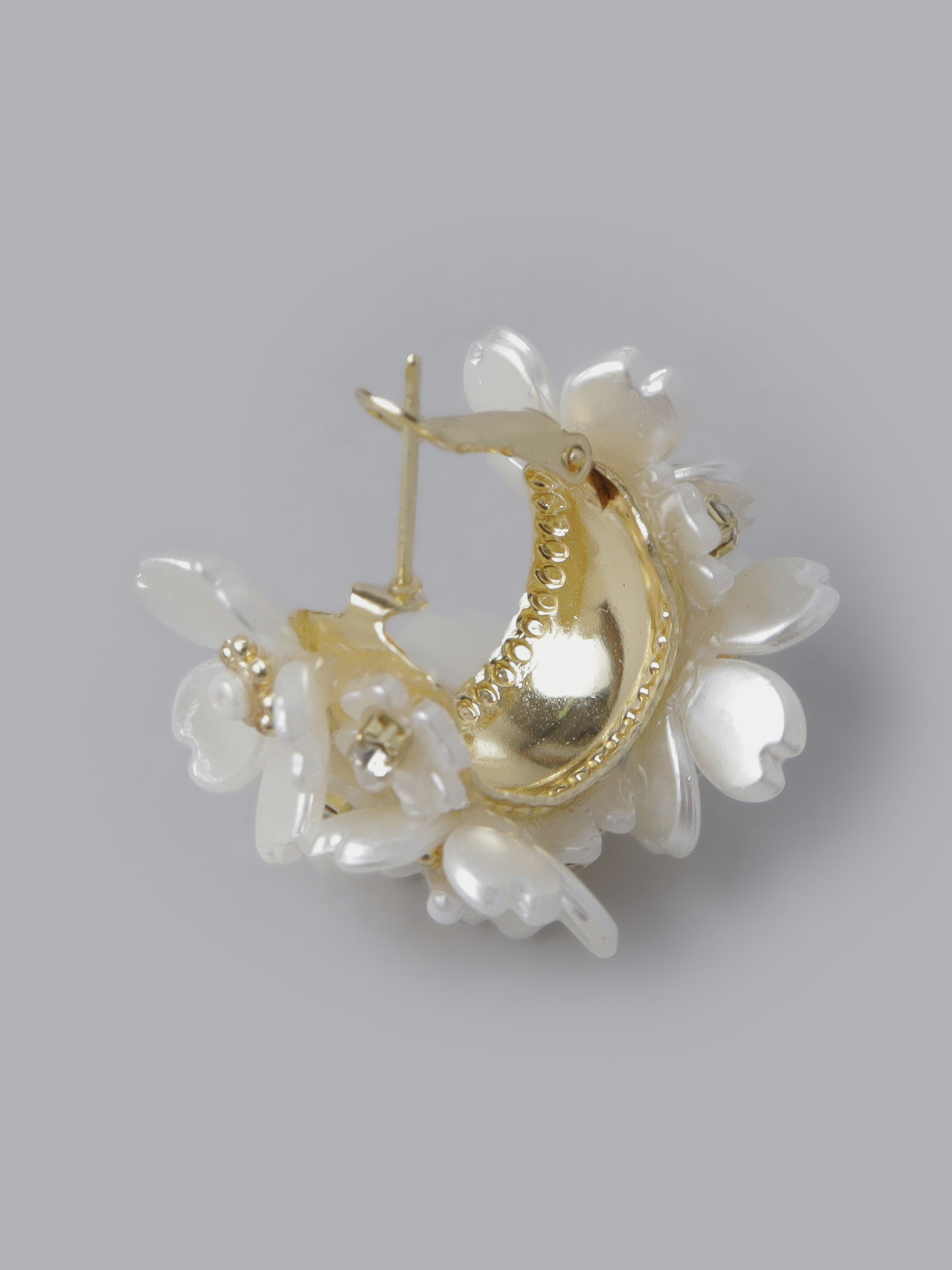 フラワーモチーフピアス