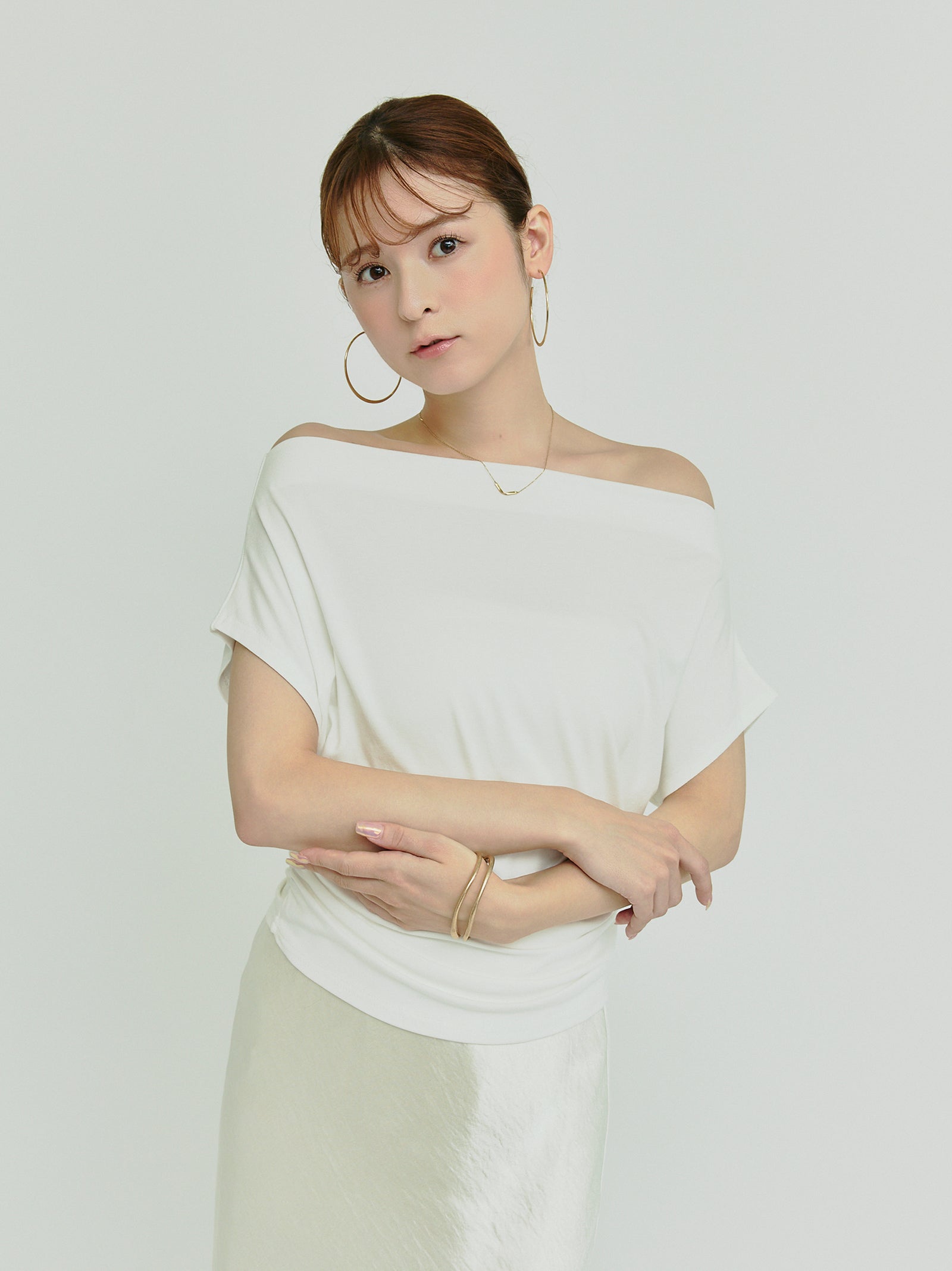 サイドギャザーオフショルダーカットソー
