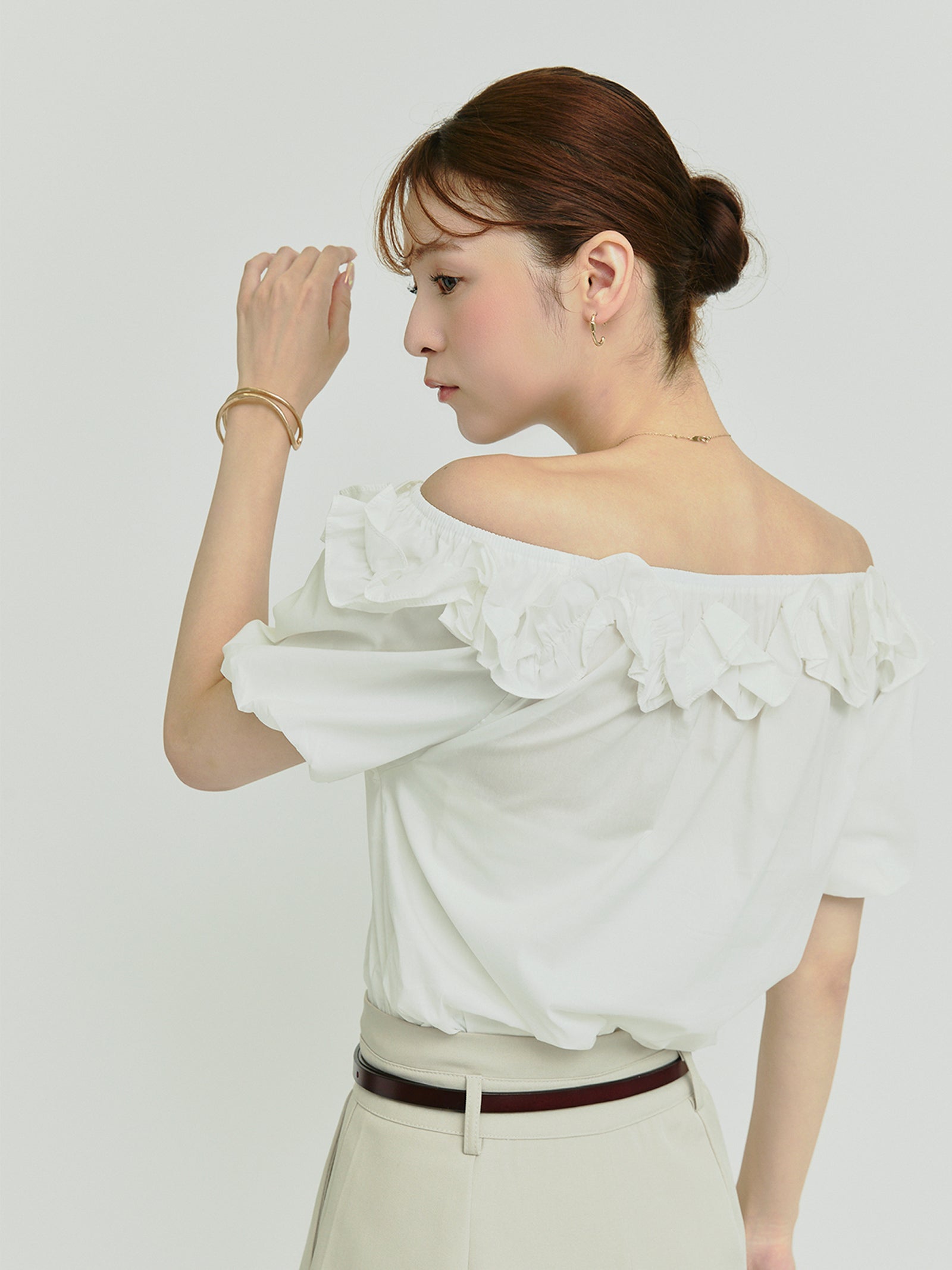 パフスリーブフリルトップス