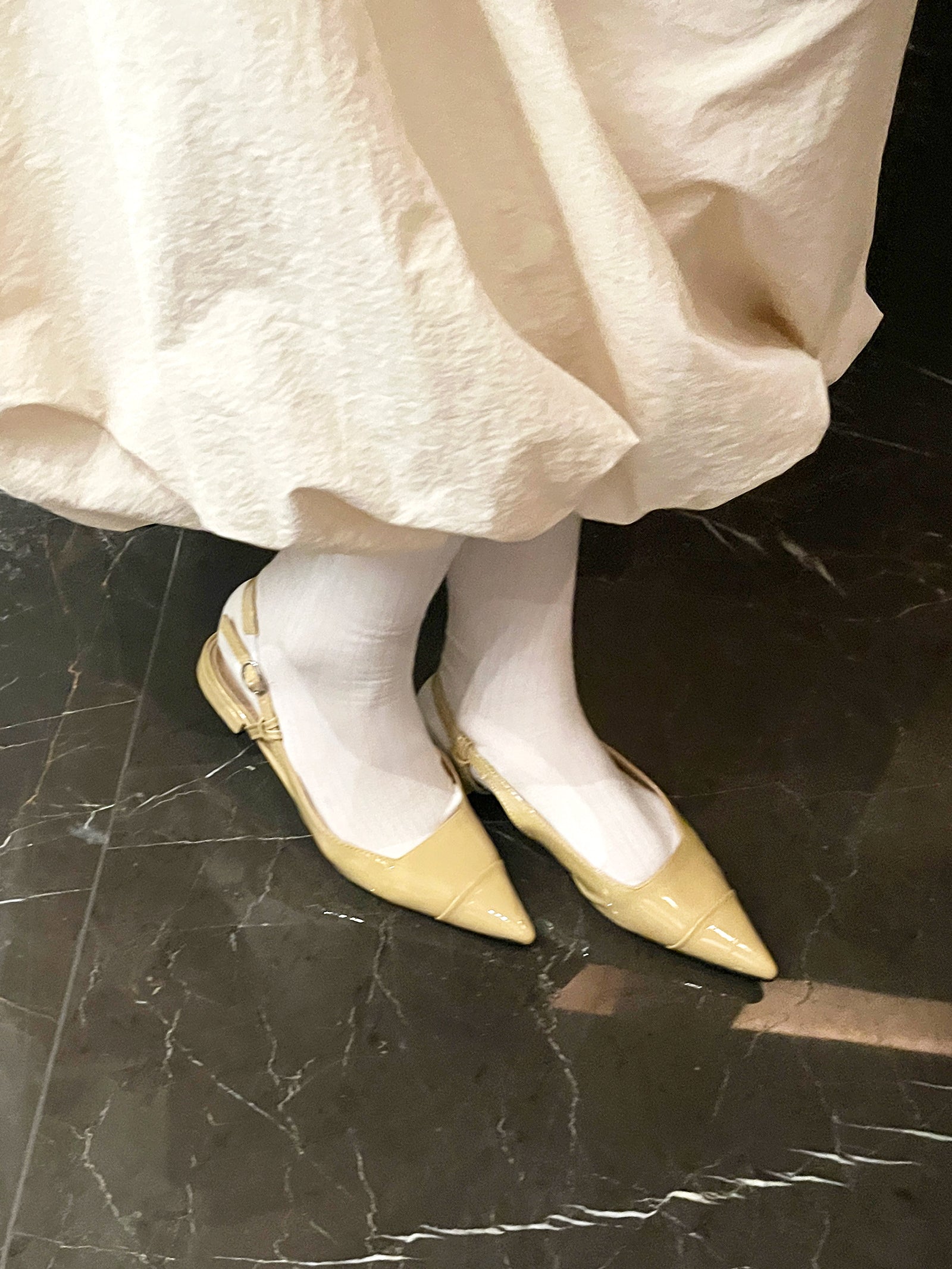 ストラップフラットパンプス
