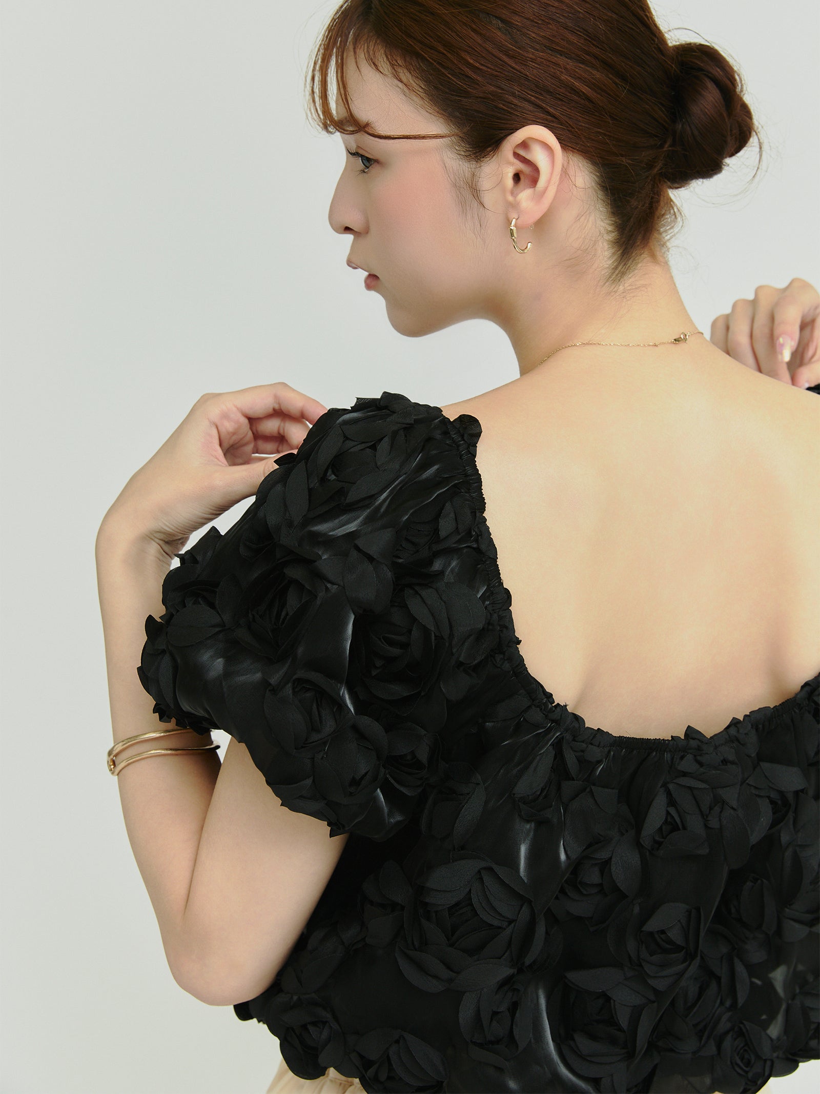 フラワーモチーフパフスリーブブラウス