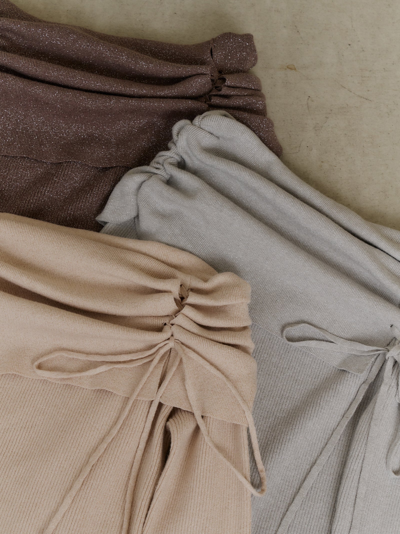 オフショルダーリボンラメニット