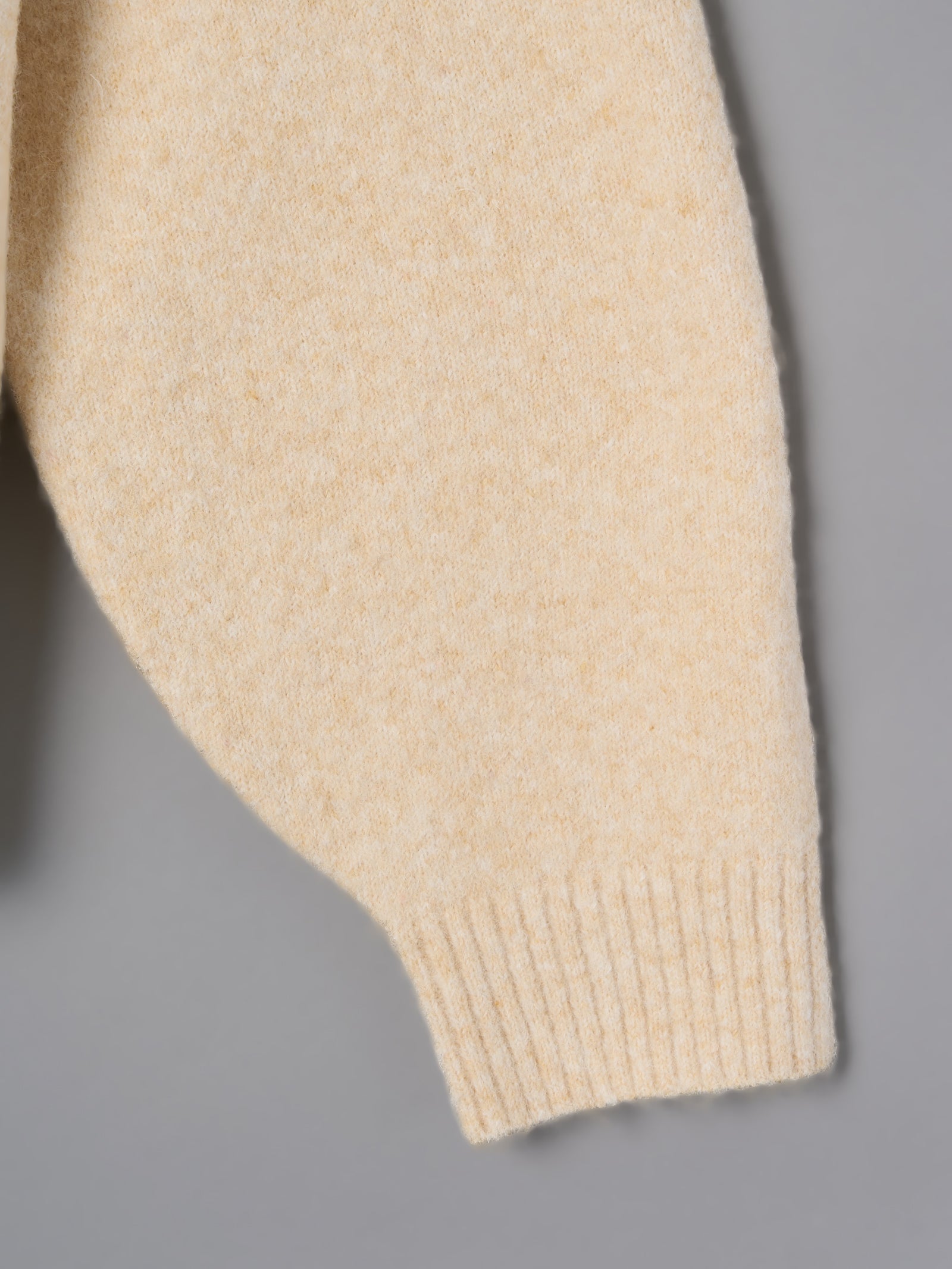 Drawer✨バックリボンニット✨カシミヤ✨シルク✨Vネック✨ロングスリーブ薄手 Drawer（ドゥロワー）の「DRAWER カシミヤシルク 18G Vネックバック