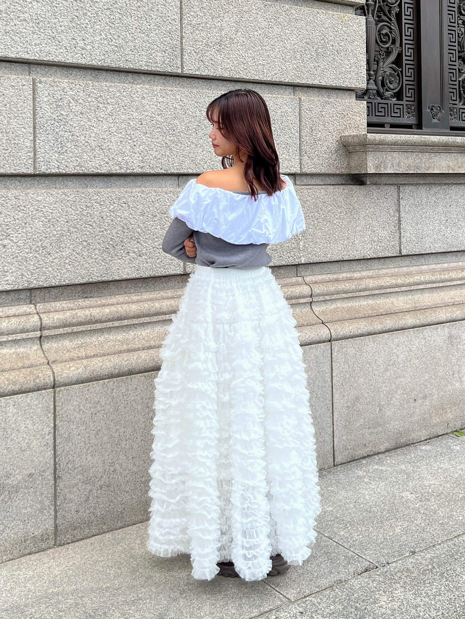 バルーンドッキングフリルニット