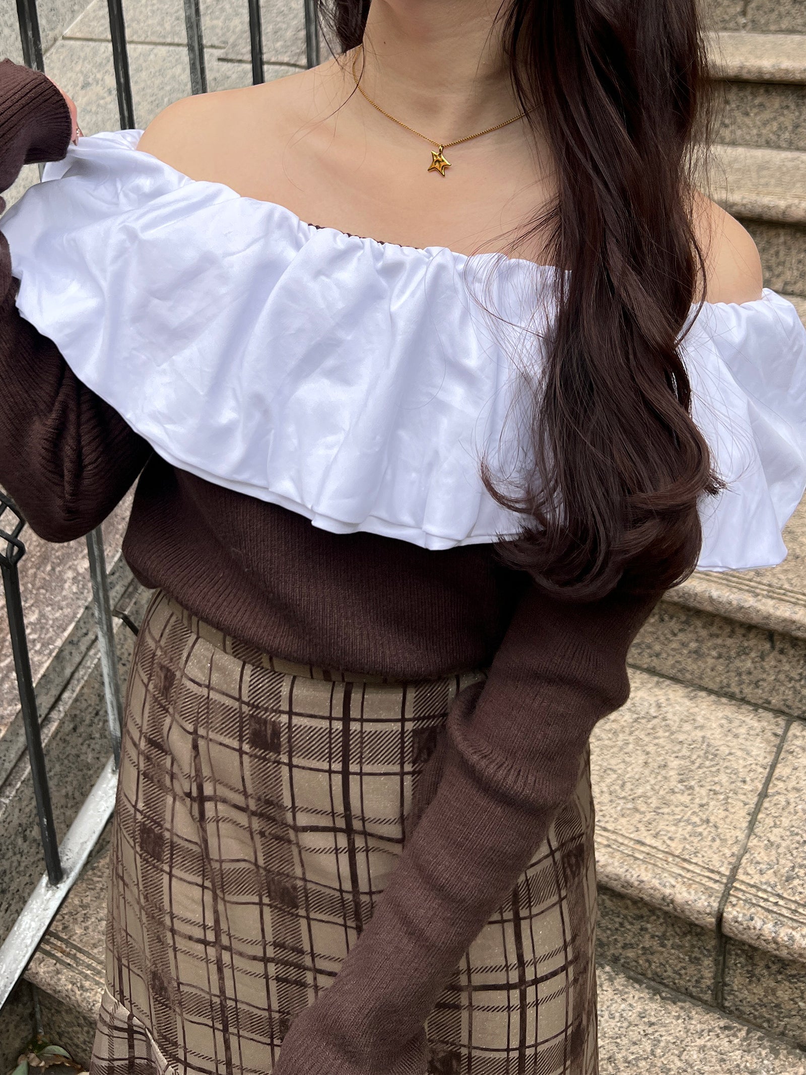 バルーンドッキングフリルニット