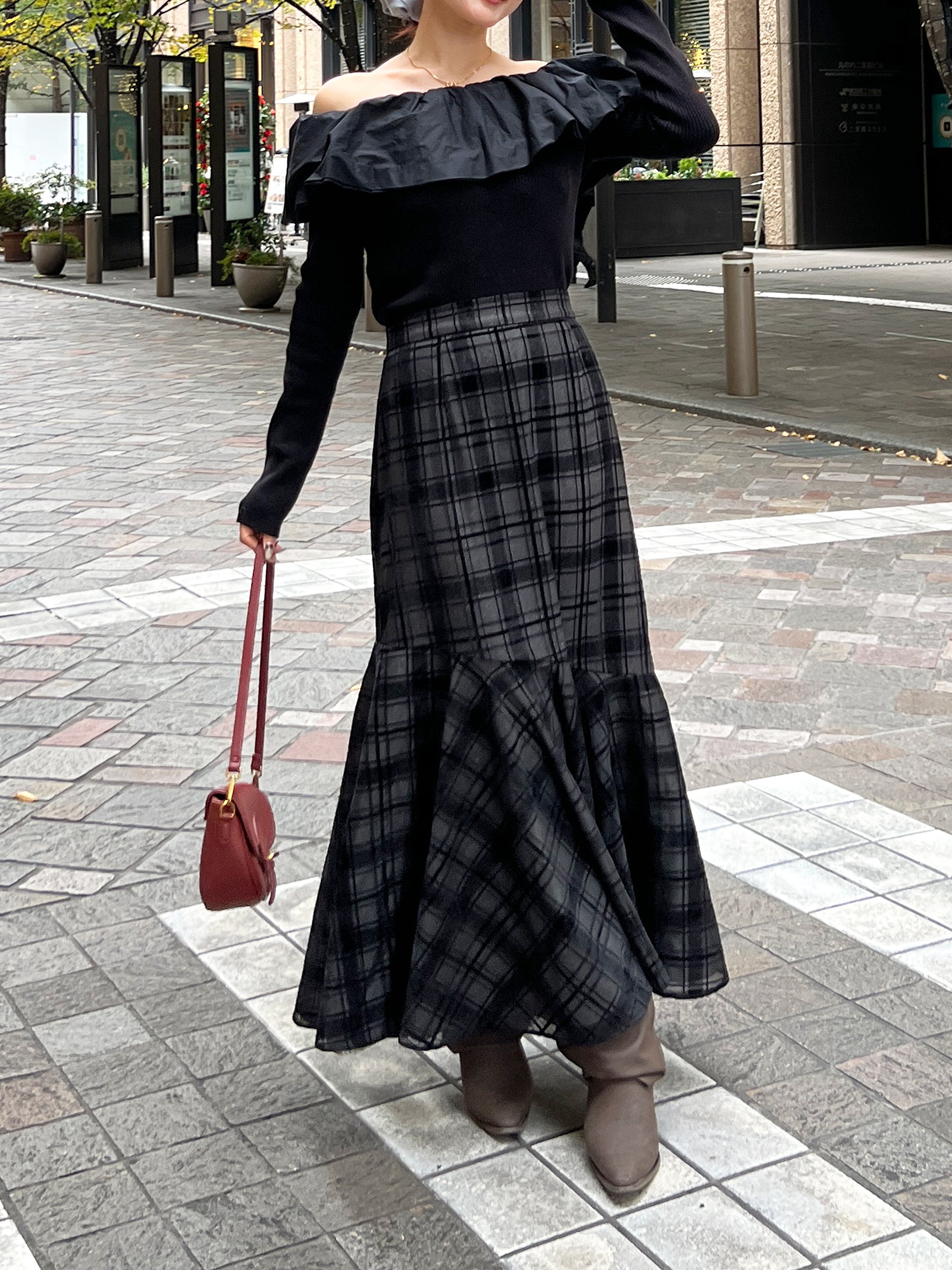 バルーンドッキングフリルニット