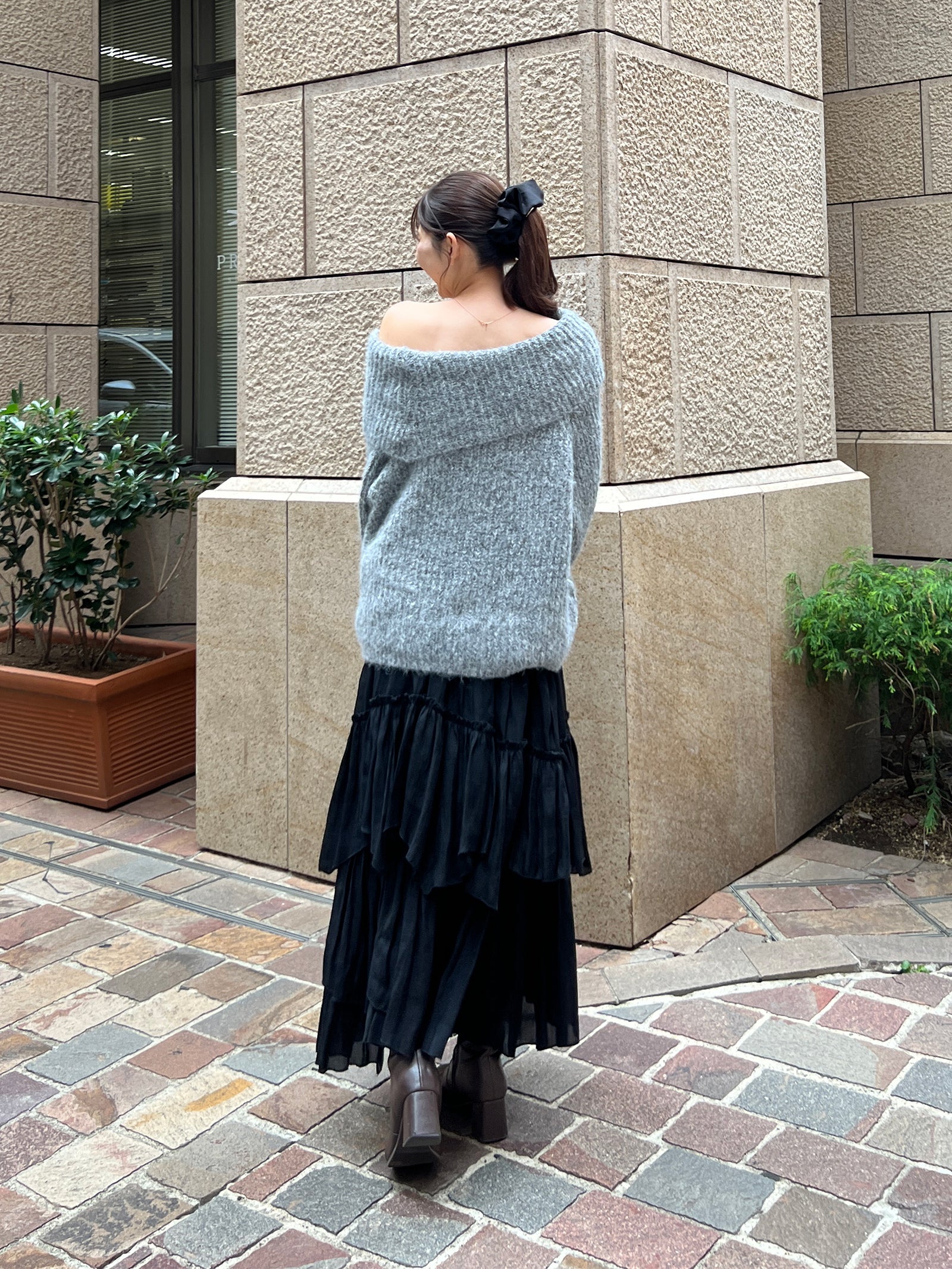 ローゲージオフショルダーニット