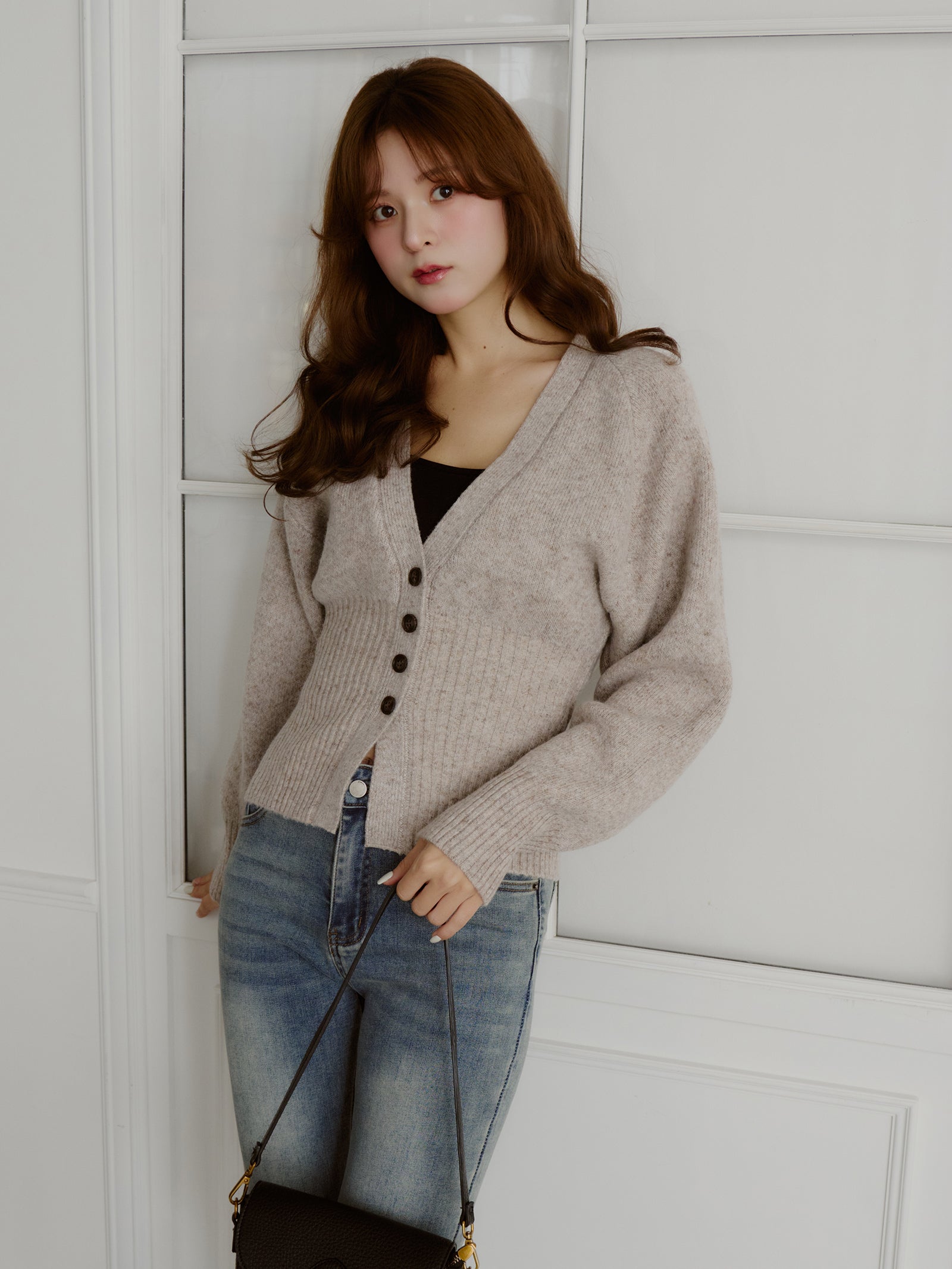 Vネックフィットカーディガン