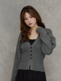 Vネックフィットカーディガン