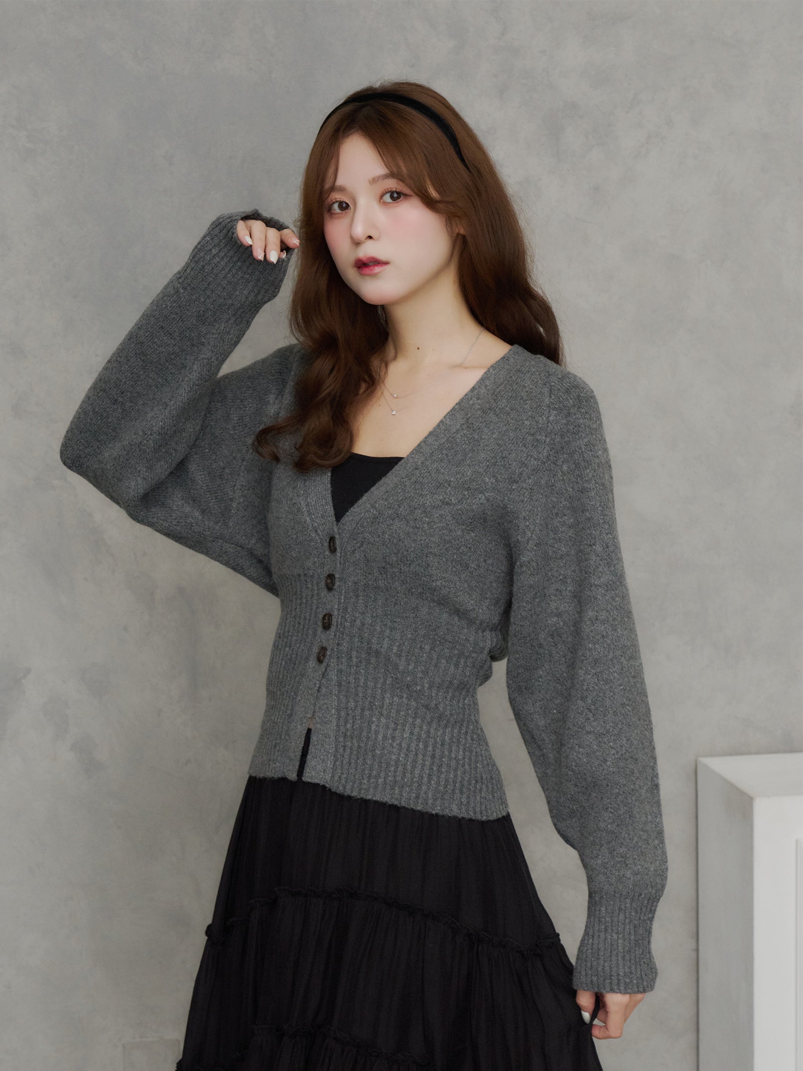Vネックフィットカーディガン