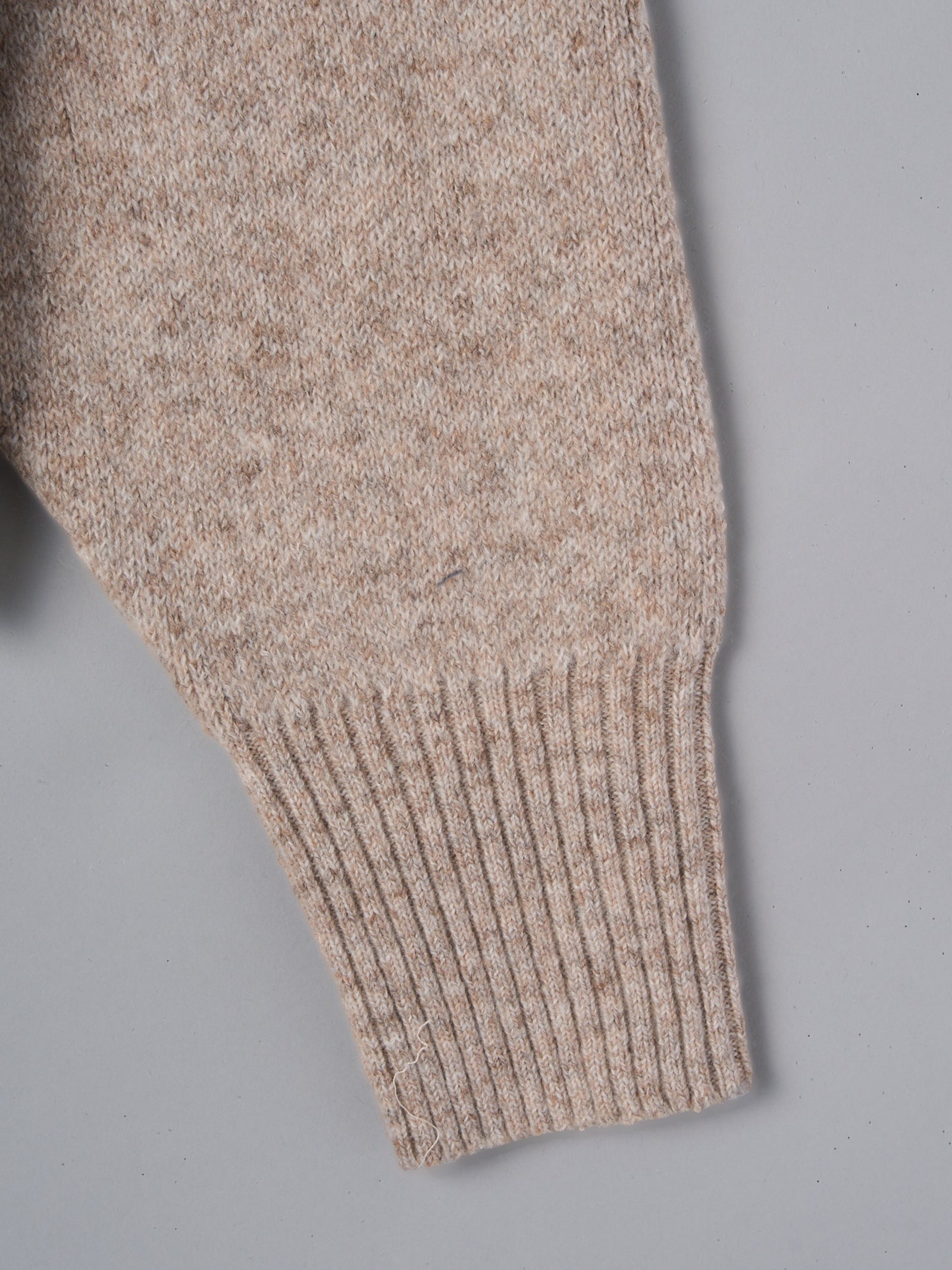 Vネックフィットカーディガン