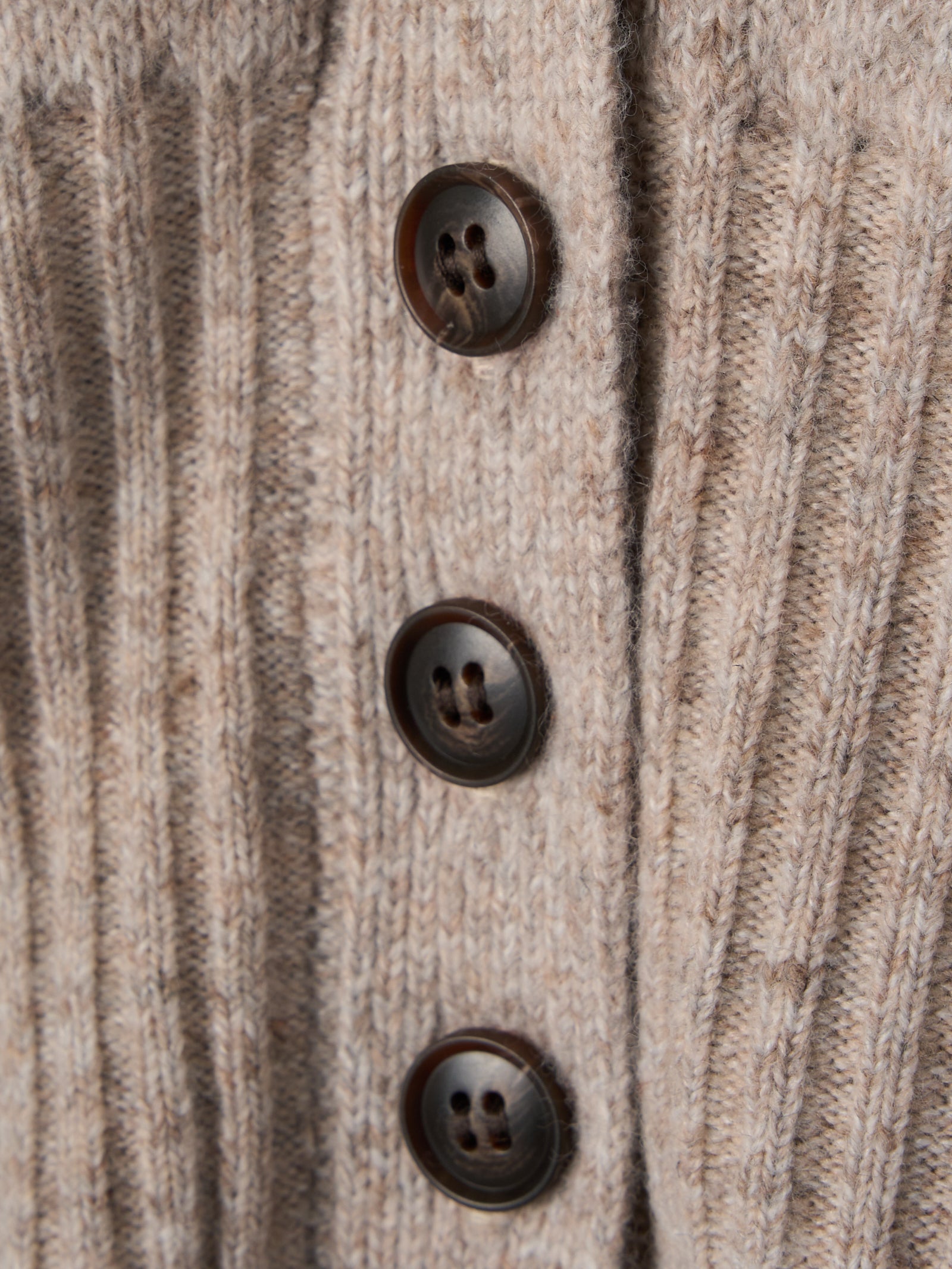 Vネックフィットカーディガン