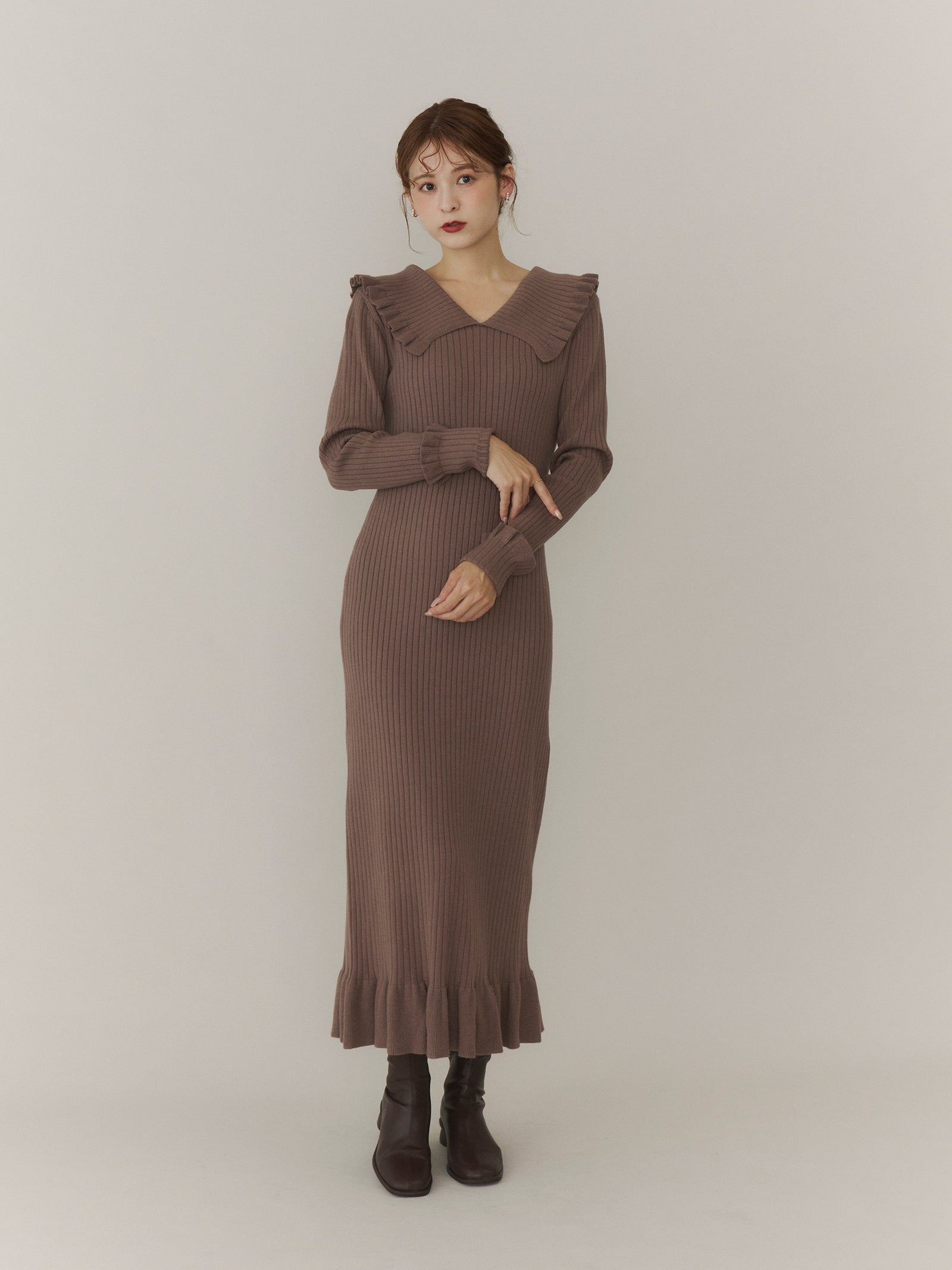 フリルリブニットワンピース