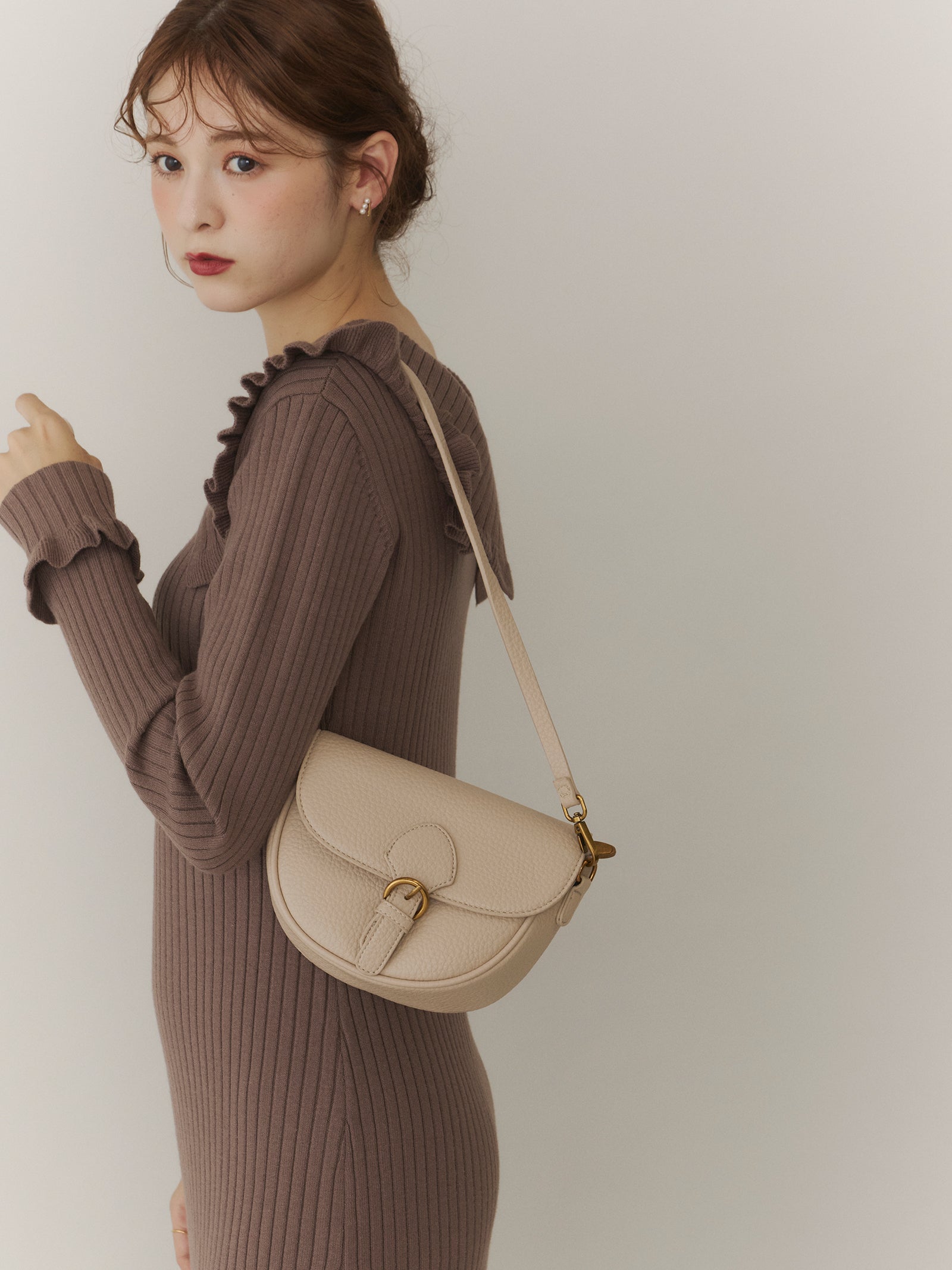 フリルリブニットワンピース