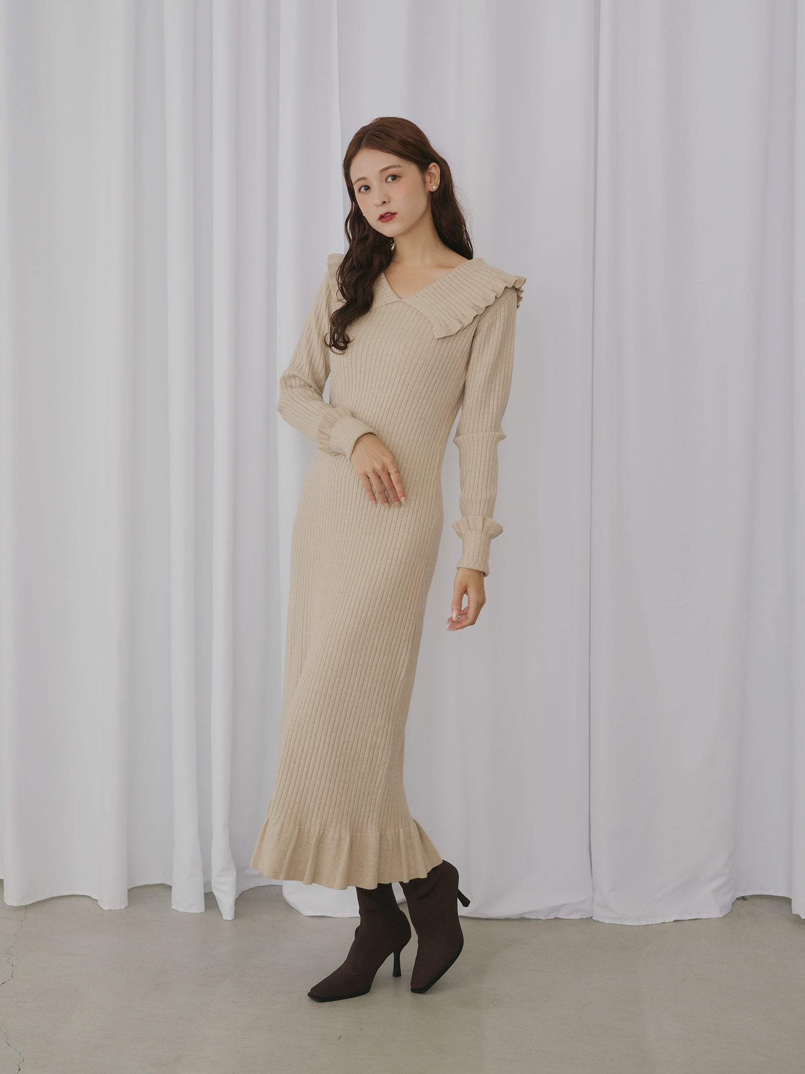 フリルリブニットワンピース