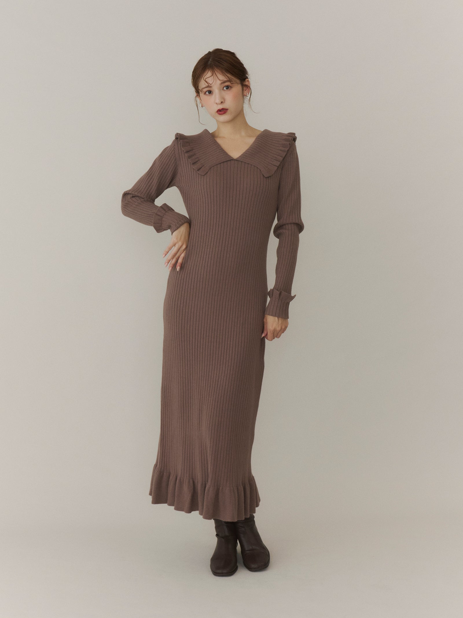 フリルリブニットワンピース