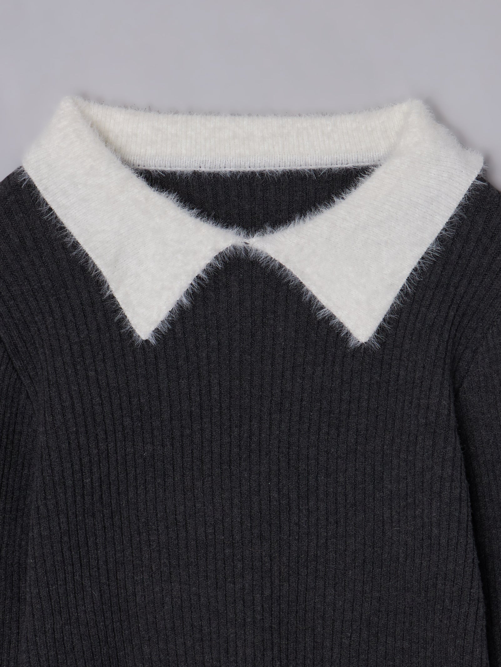 フェザーカラーゴールドボタンニット