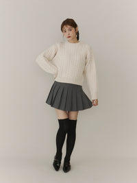 クルーネックケーブルニット