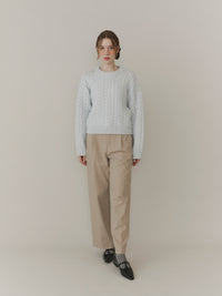 クルーネックケーブルニット