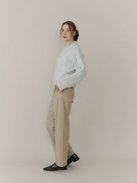 クルーネックケーブルニット