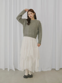 クルーネックケーブルニット