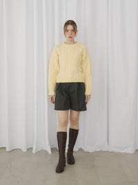 クルーネックケーブルニット