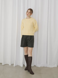 クルーネックケーブルニット