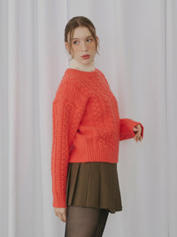 クルーネックケーブルニット