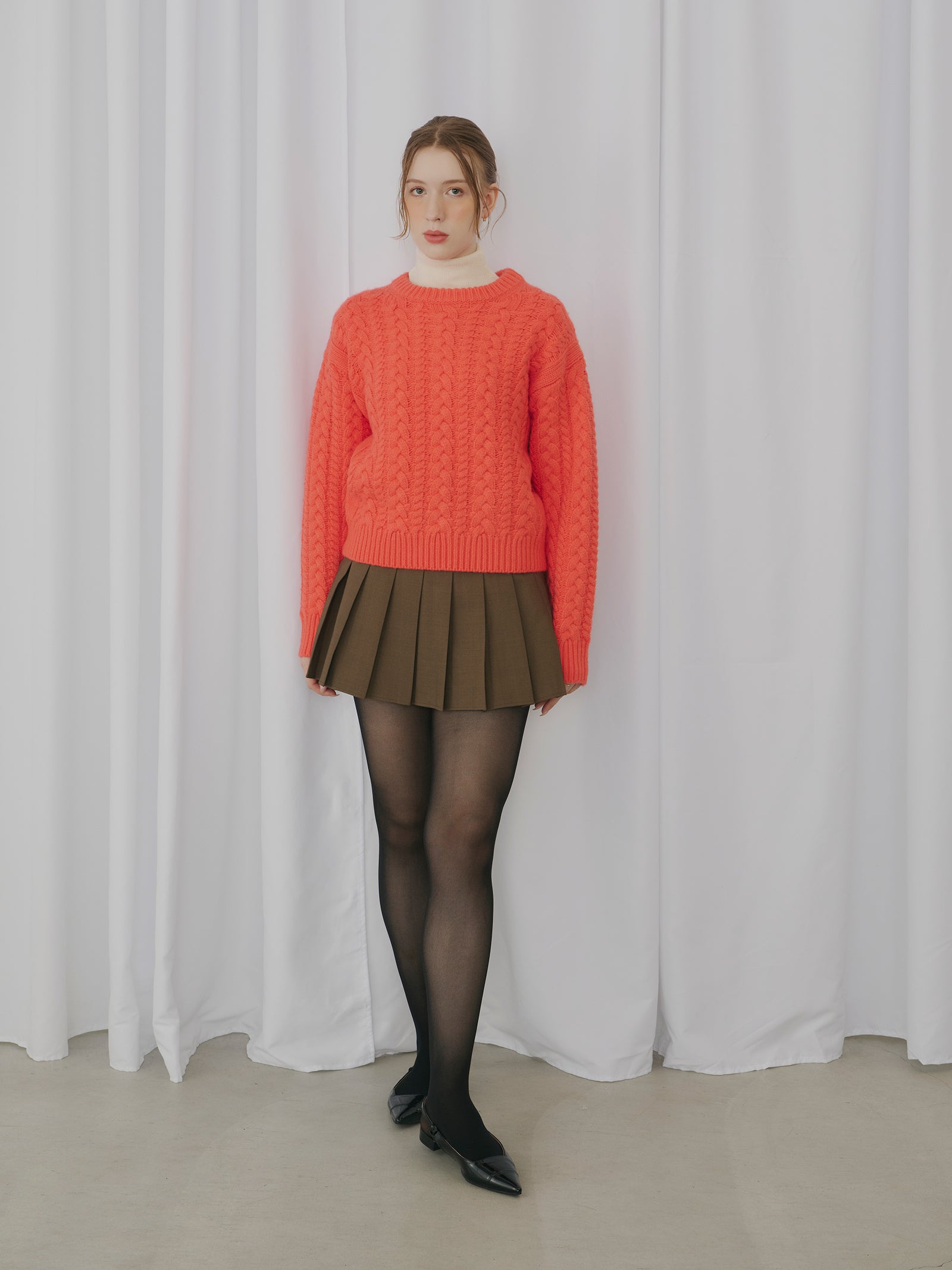 クルーネックケーブルニット