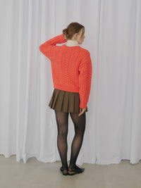 クルーネックケーブルニット